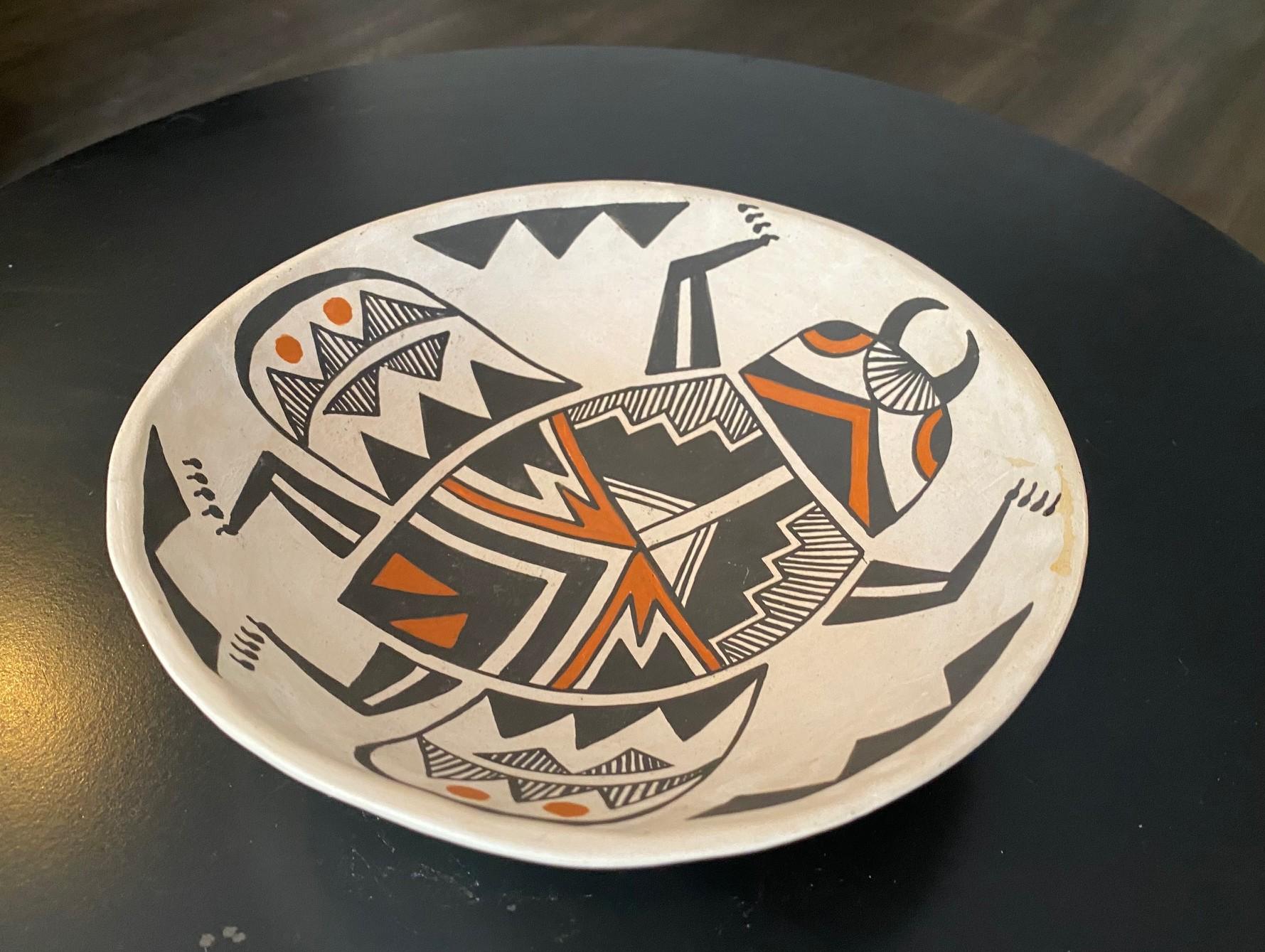 Native American Indian Signed Acoma Pueblo Southwest Pottery Beetle Bug Bowl In Good Condition For Sale In Studio City, CA