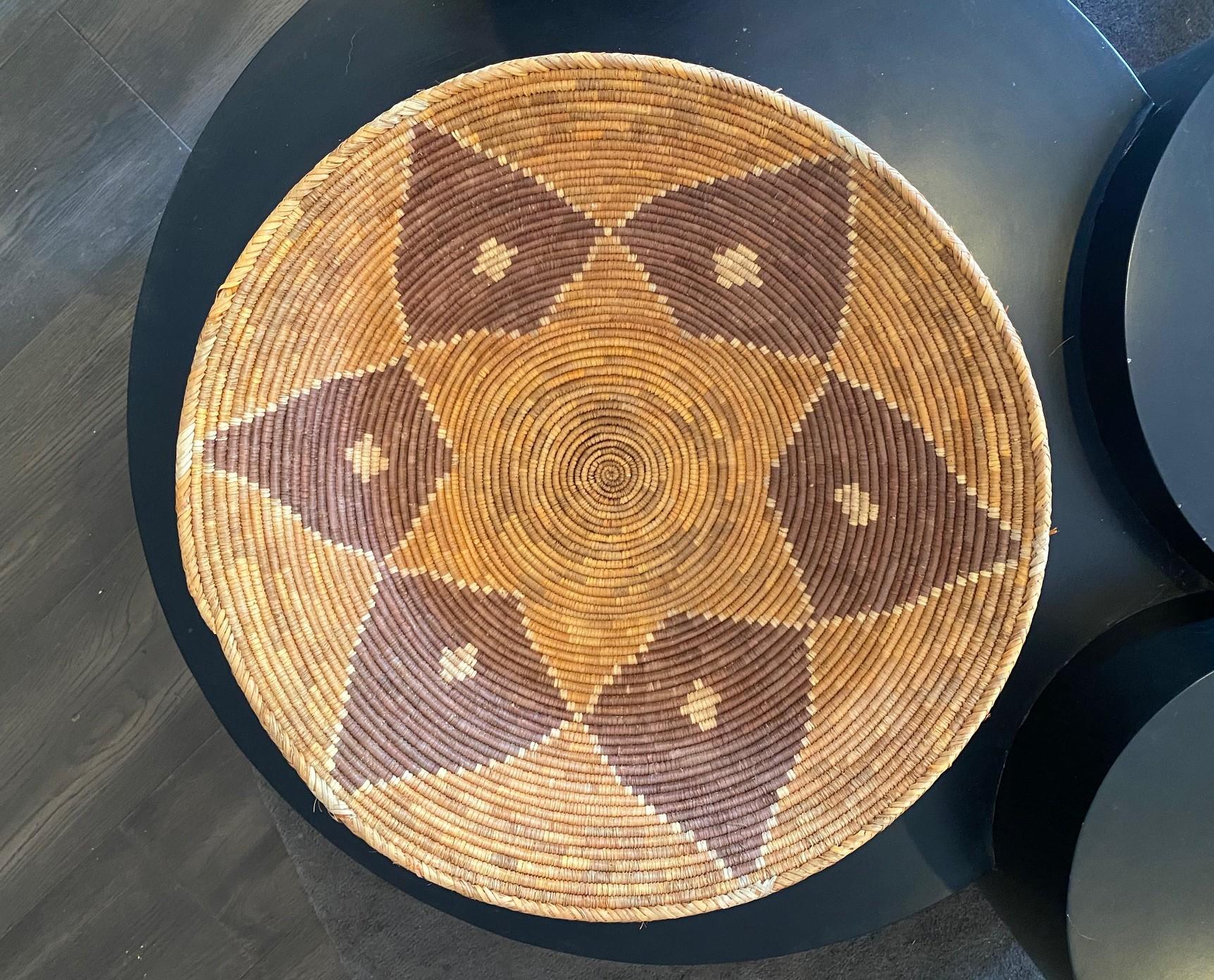 Native American Indian Southwest Navajo Large Handwoven Coil Wedding Basket im Angebot 10