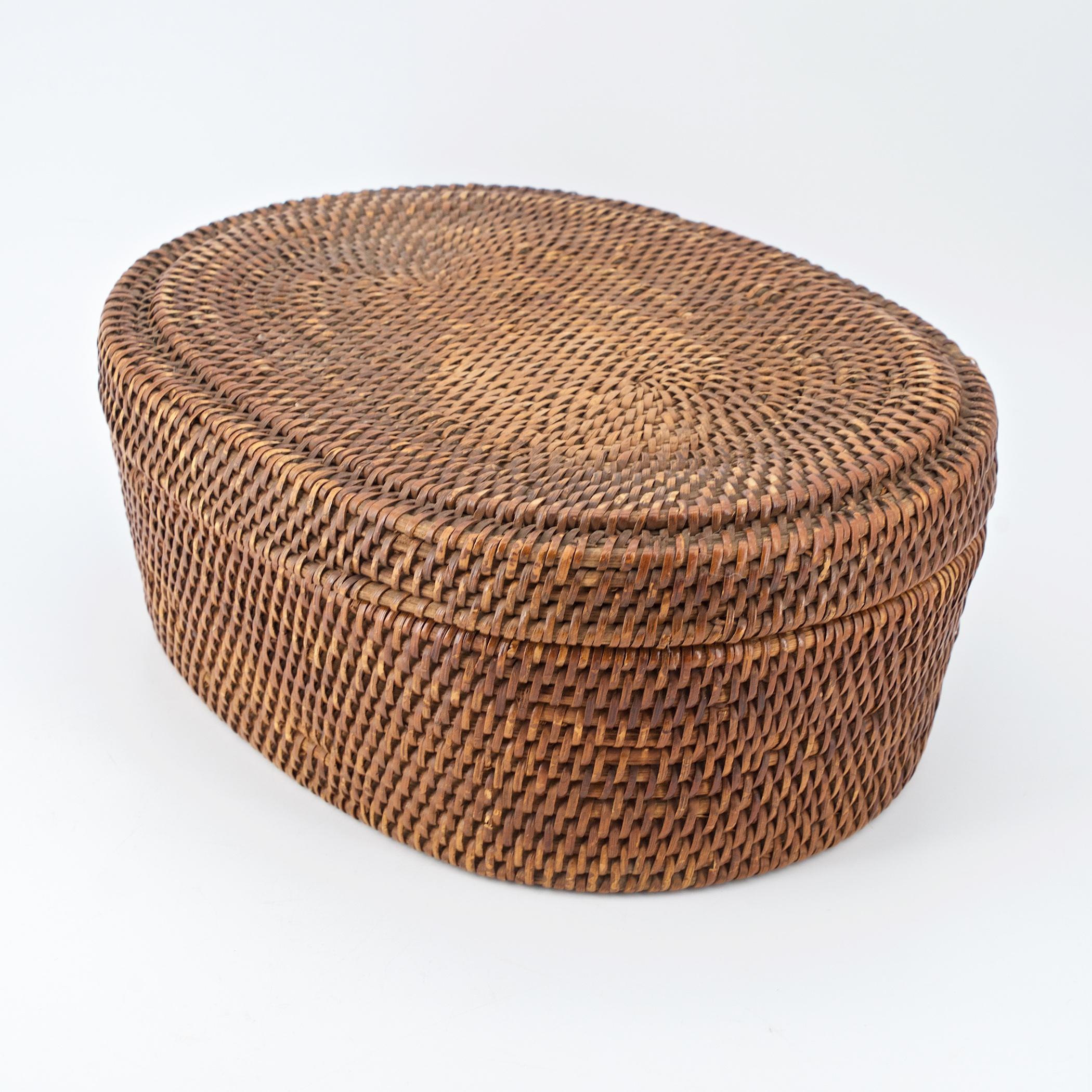 Native American Indian Woven Coiled Lidded Oval Basket In Distressed Condition In Hyattsville, MD