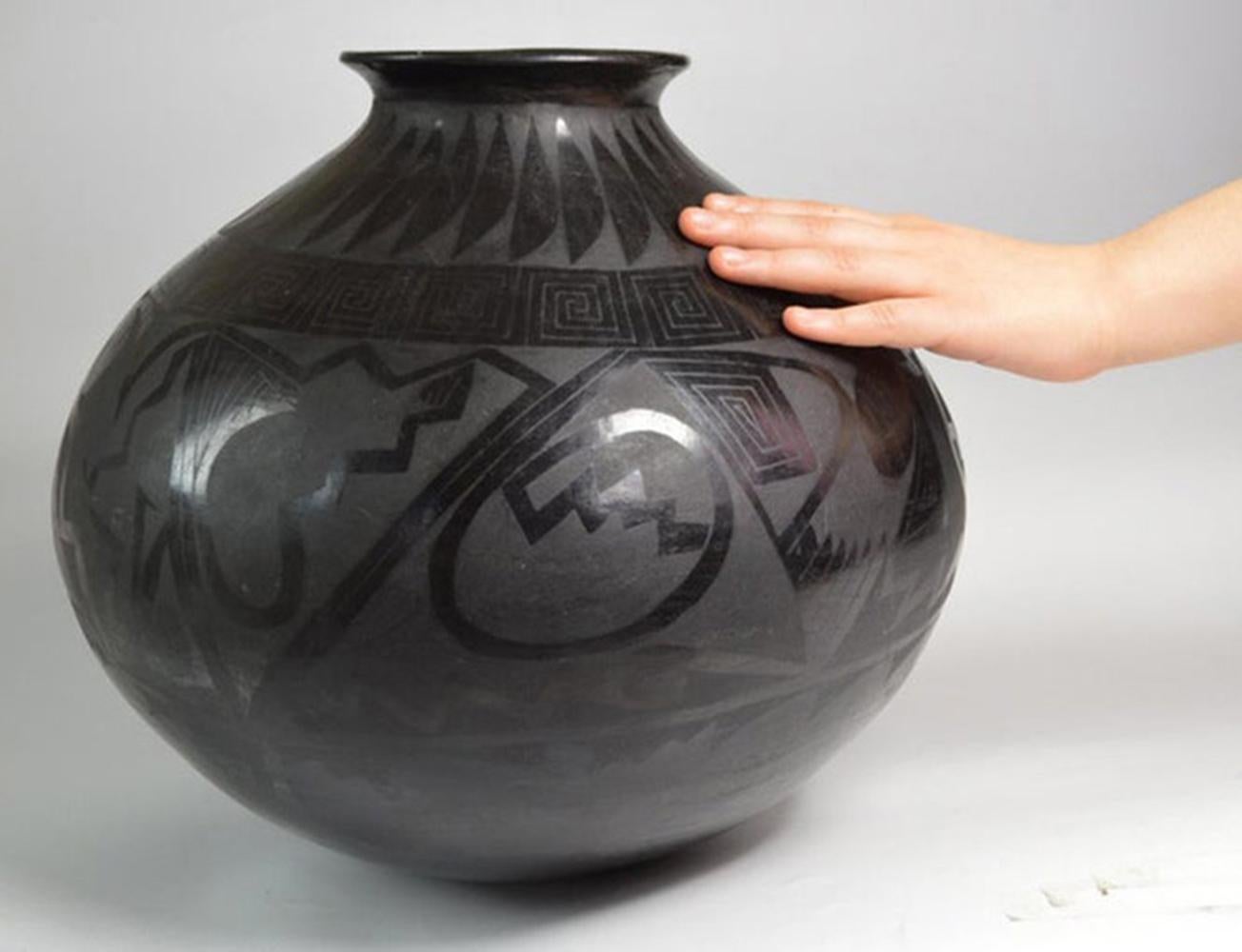 Burnished Native American Large Vintage Mata Ortiz Black on Black vase by Gloria Hernandez