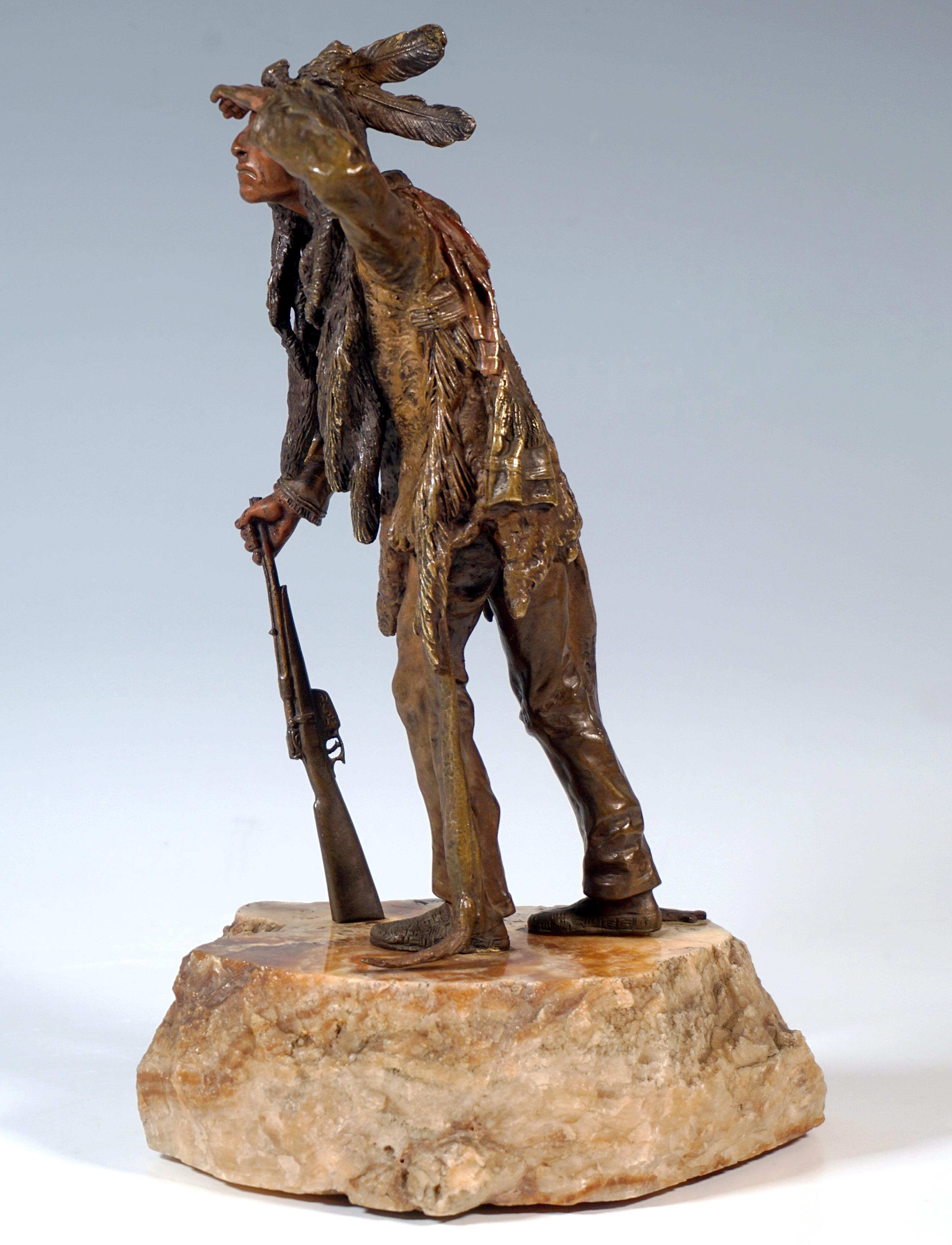 In die Ferne blickender Indianer, Wiener Bronze von Carl Kauba, CIRCA 1920 (Österreichisch) im Angebot