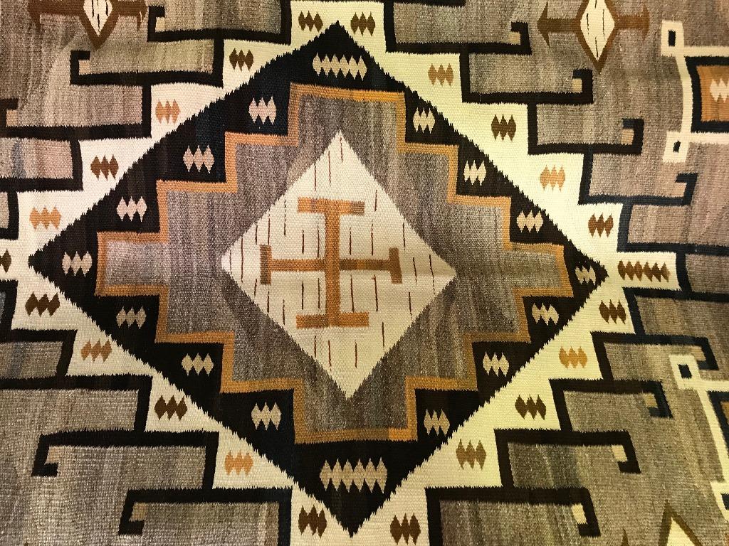 Native American Navajo Crystal Region Large Handwoven Rug, circa 1910-1920 In Good Condition In Studio City, CA