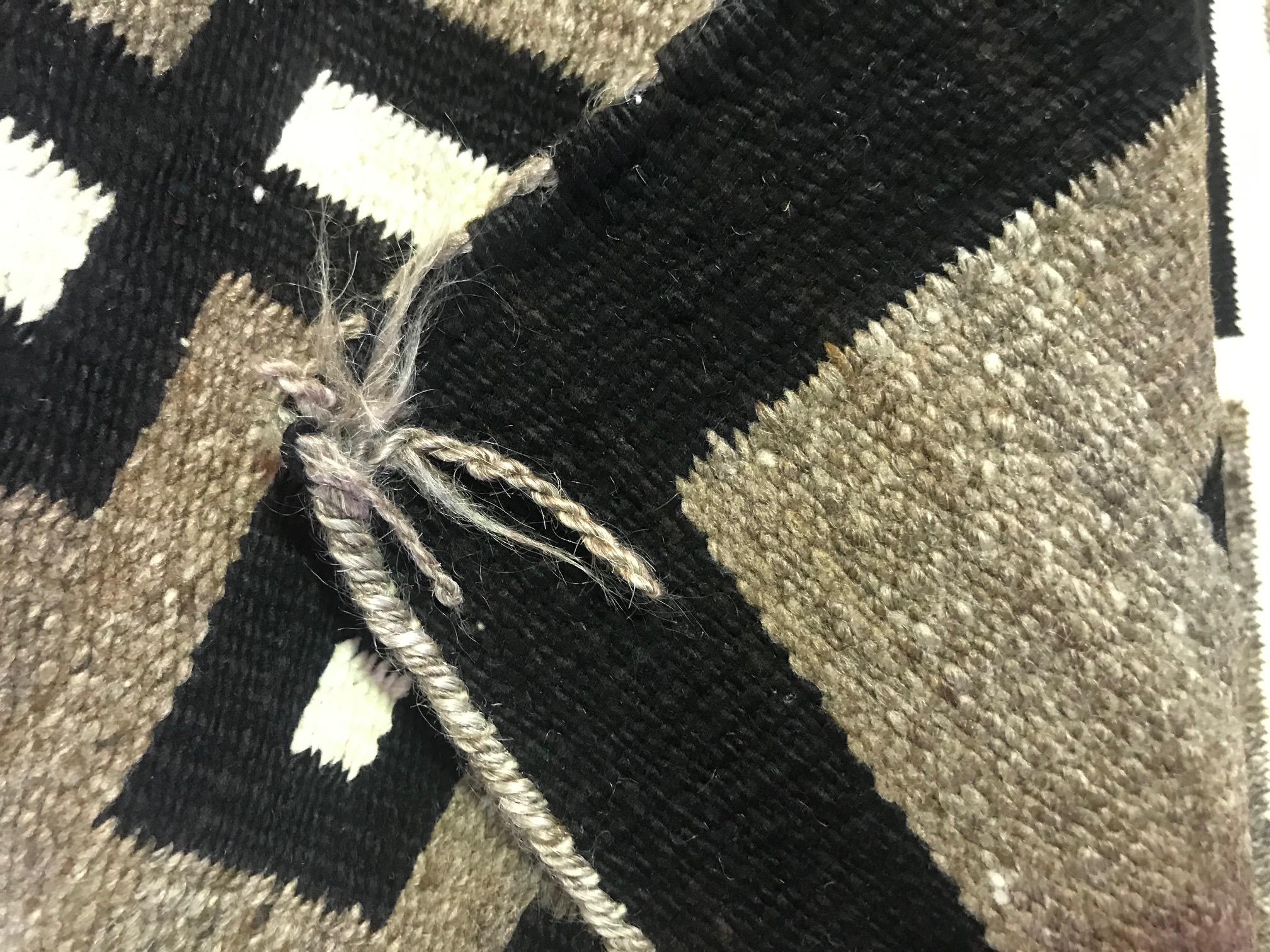 Native American Navajo Handwoven Green, Beige and Brown Rug Blanket In Good Condition For Sale In Studio City, CA