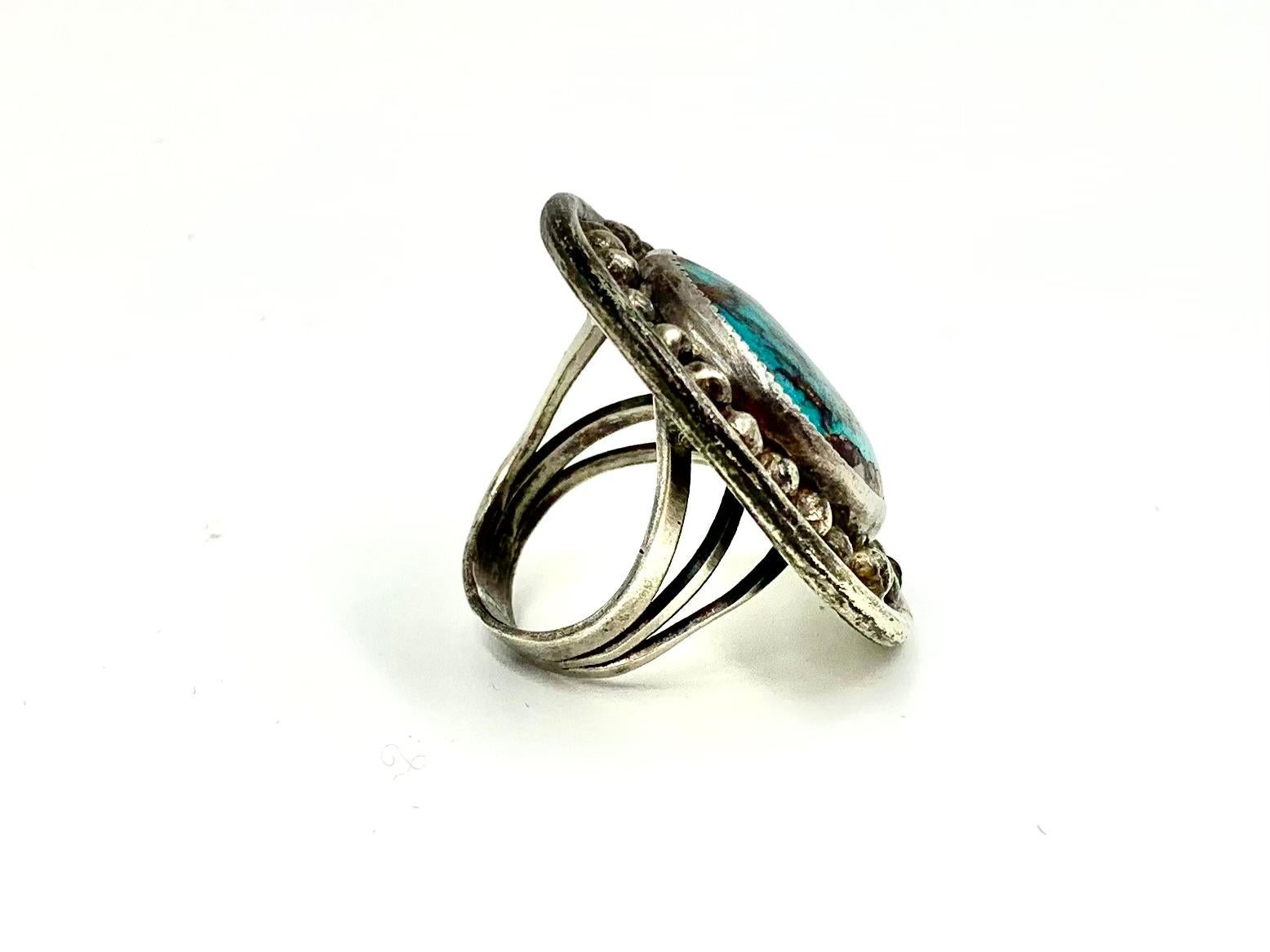 Anillo de plata de ley con turquesa sobredimensionada de los nativos americanos navajo en Bueno estado para la venta en New York, NY