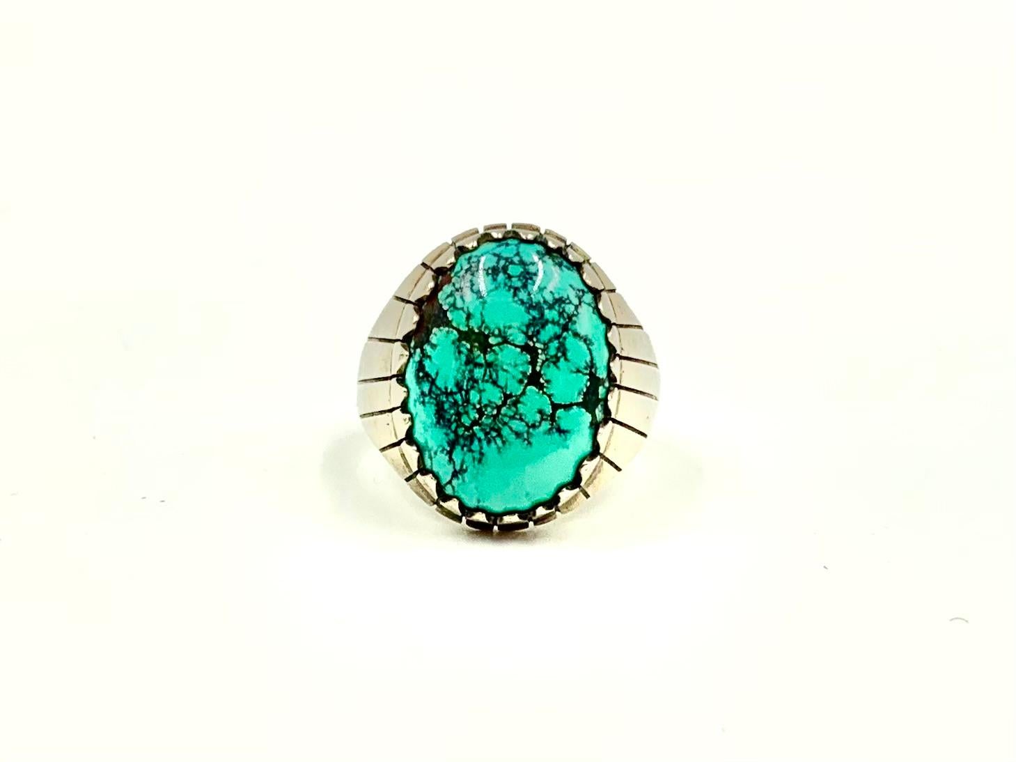 Fine large estate Native American Navajo Ray Jack natural turquoise sterling silver ring
20th Century
Provenance: from the estate of a prominent NYC psychiatrist and collector of high end Southwestern jewelry
Striking large natural turquoise