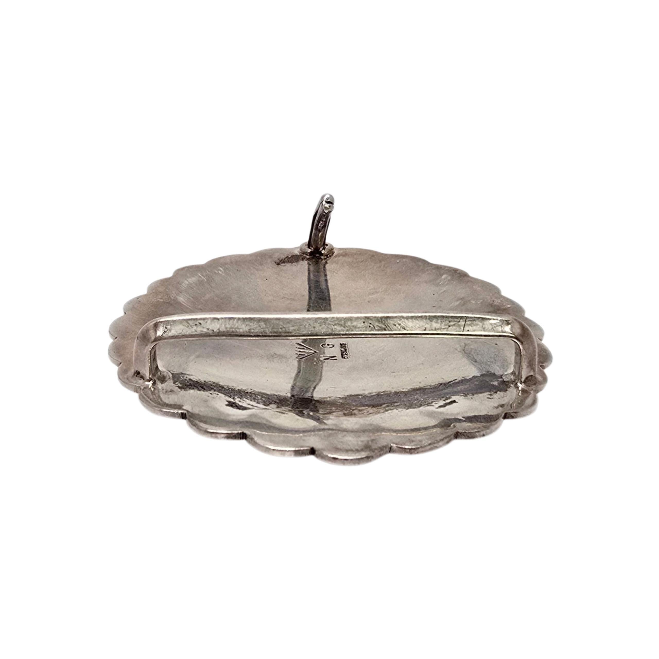 Fibbia e conchiglie in Sugilite d'argento dei nativi americani A. Garcia #23618 In condizioni buone in vendita a Washington Depot, CT