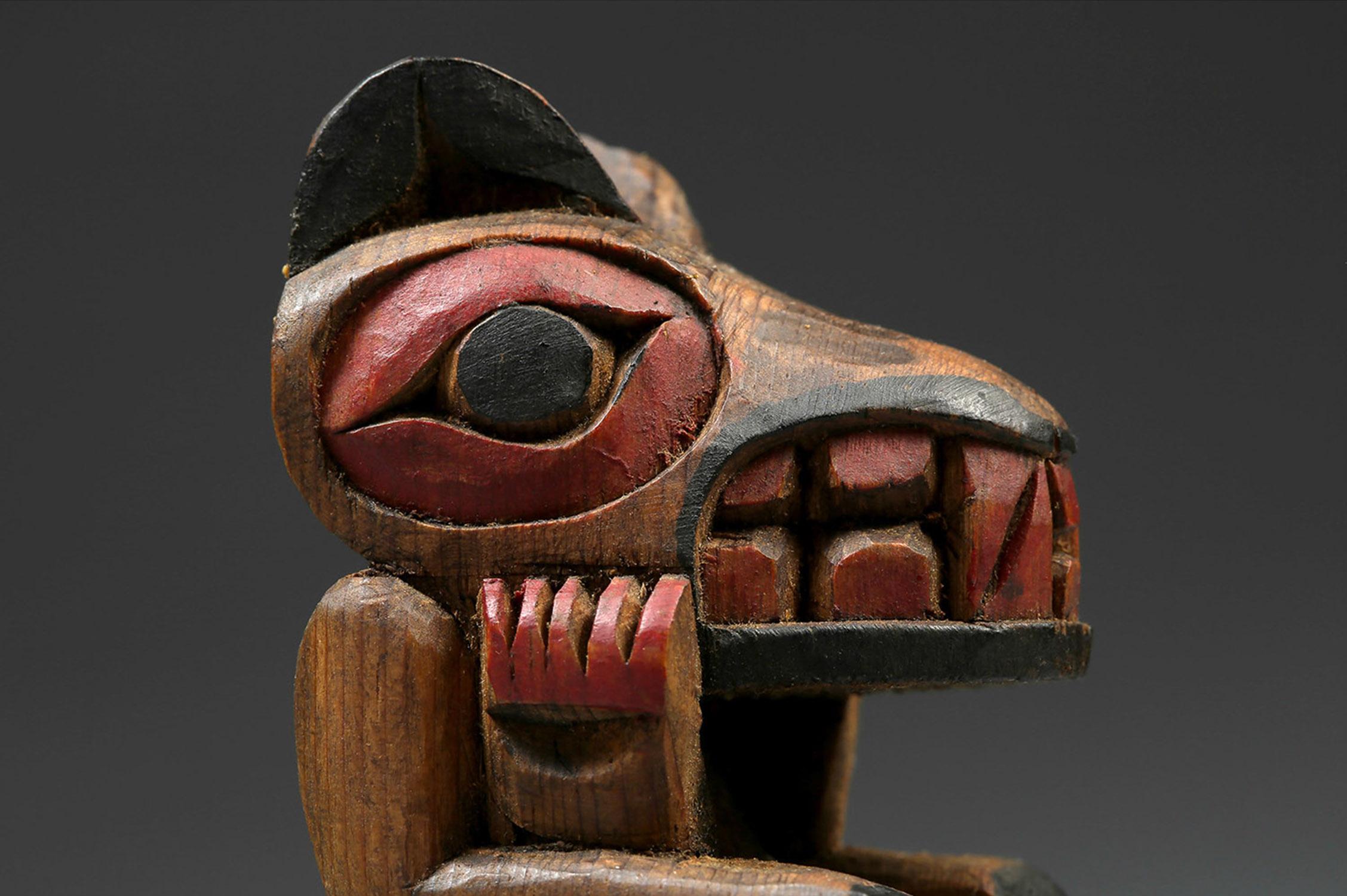 Early 20th Century Native American Northwest Coast Bear Comb, Probably Tlingit In Good Condition In Point Richmond, CA
