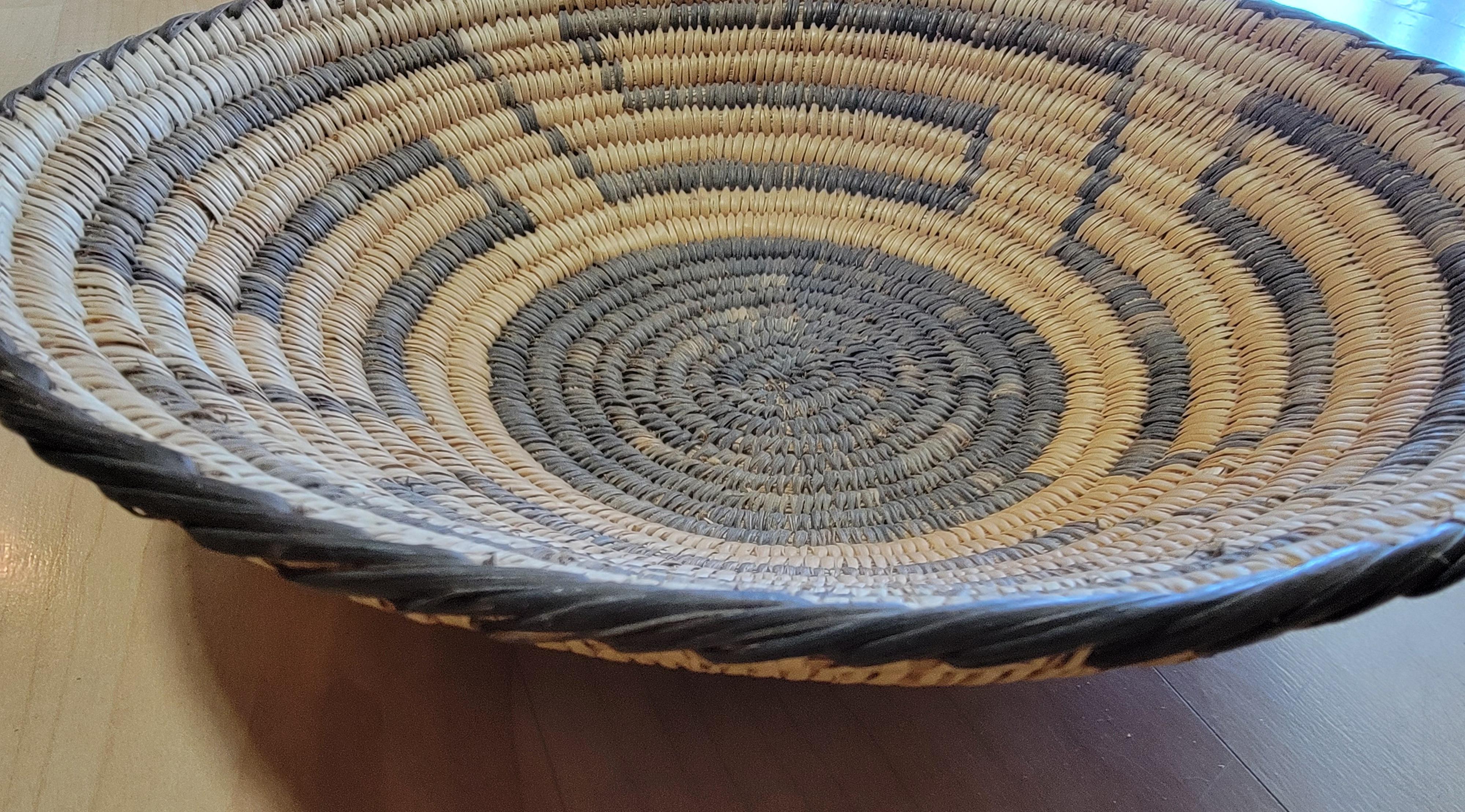 20th Century Native American Papago Basket with Geometric Pattern For Sale