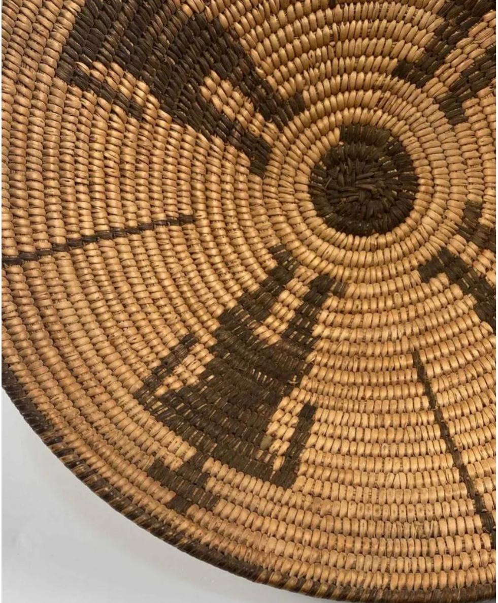 Native American Pima Basket with Geometric Figural Motif For Sale 1