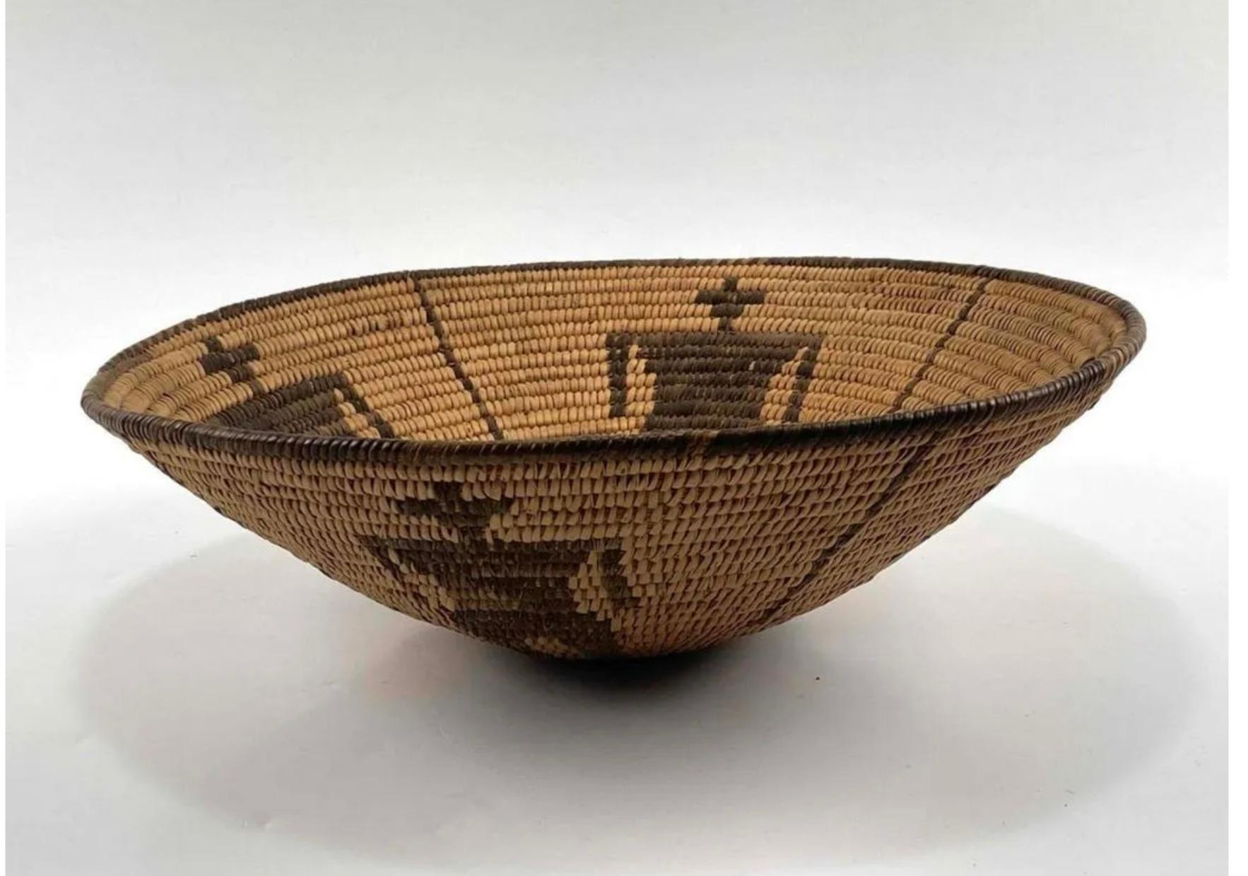 Native American Pima Basket with Geometric Figural Motif For Sale 2
