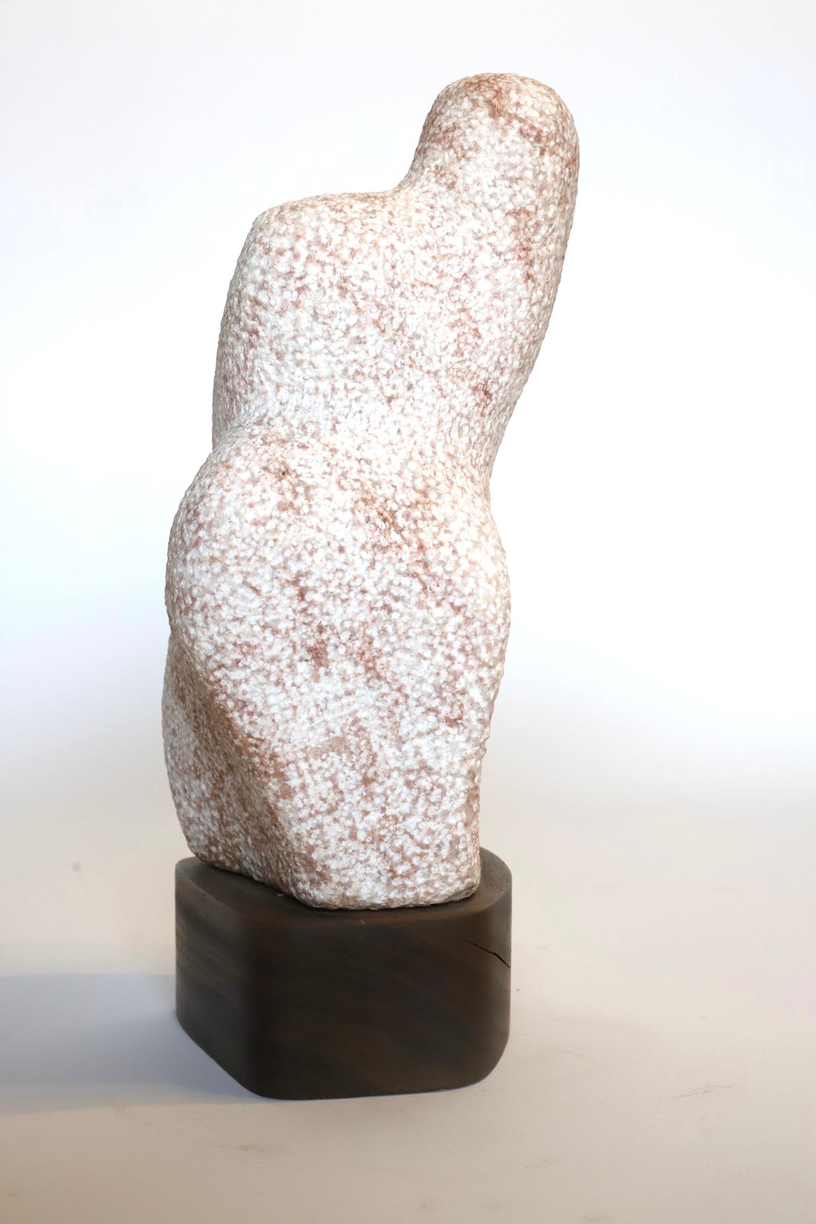 Sculpture de granit rose amérindienne  en vente 1