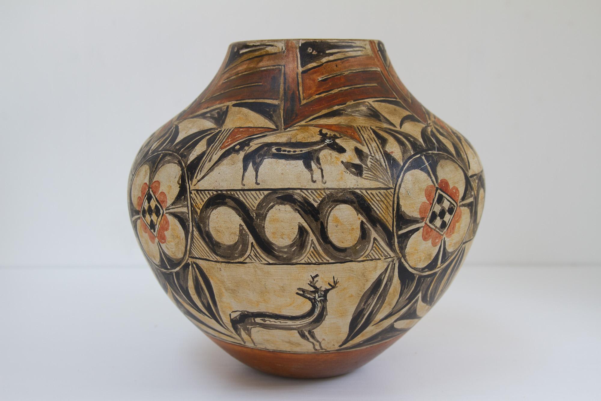 Ceramic Native American Pueblo Olla Pottery, 1930s.