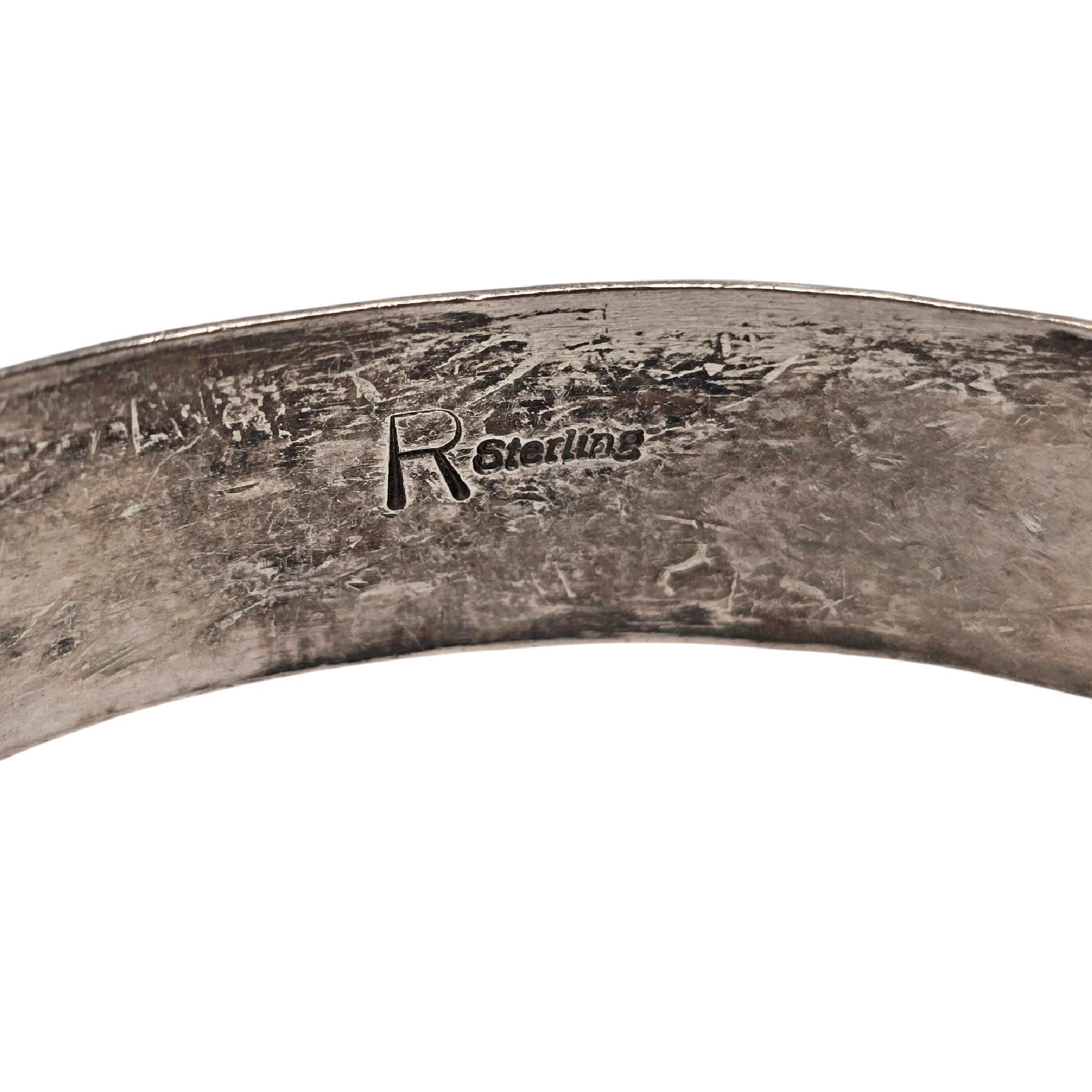 Manchette amérindienne signée R, estampillée or et argent sterling 20838 en vente 3