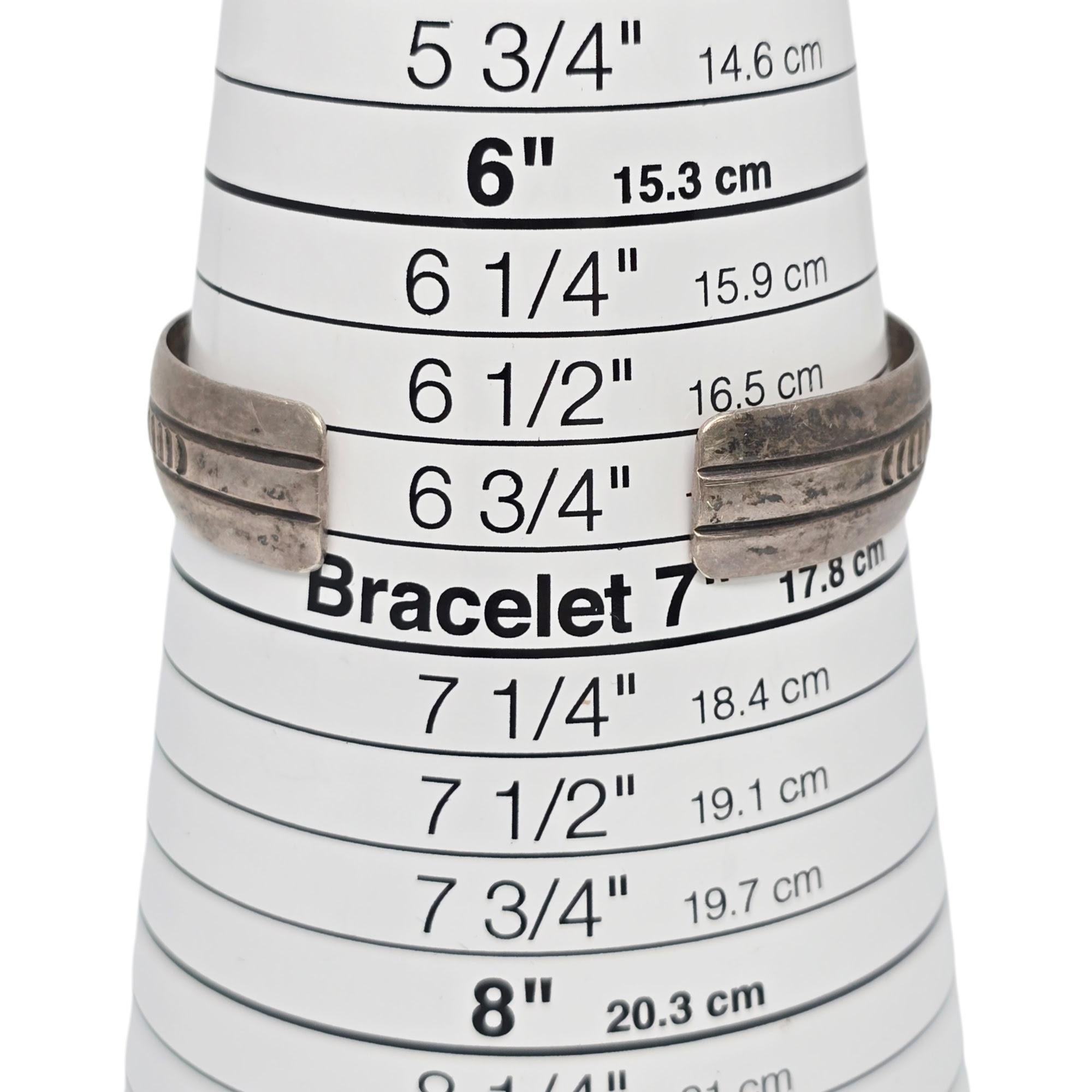 Manchette amérindienne signée R, estampillée or et argent sterling 20838 en vente 4