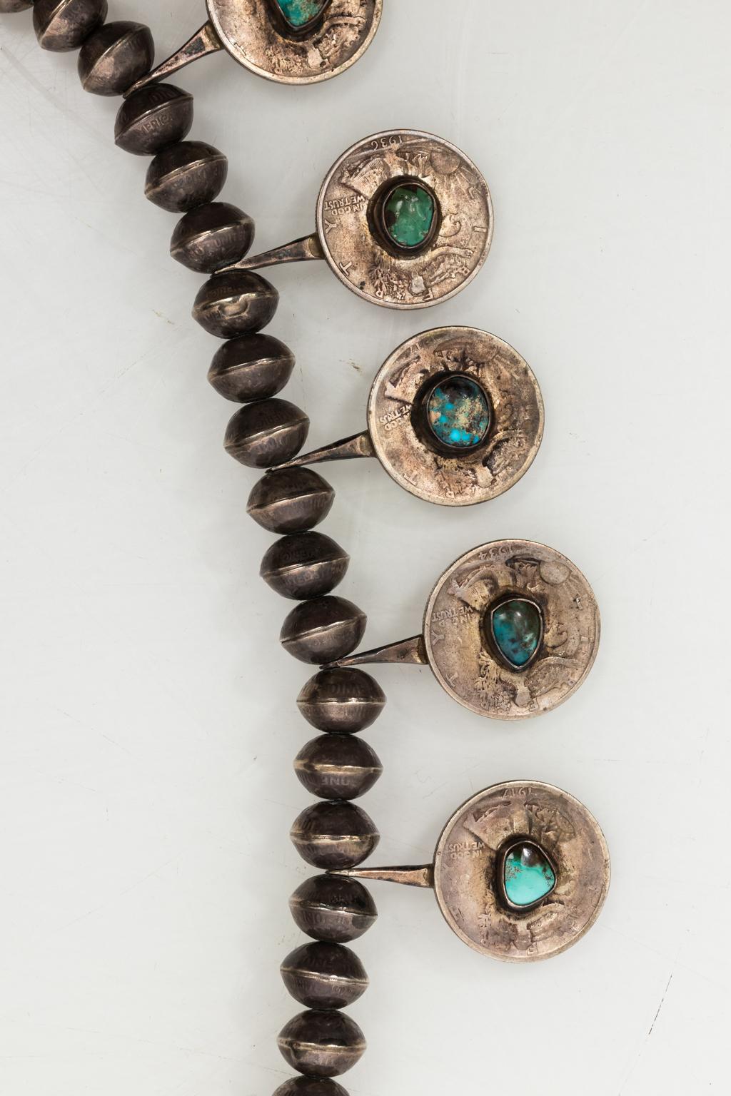Native American Silver Coin Squash Blossom Halskette:: ca. 1930er Jahre 7