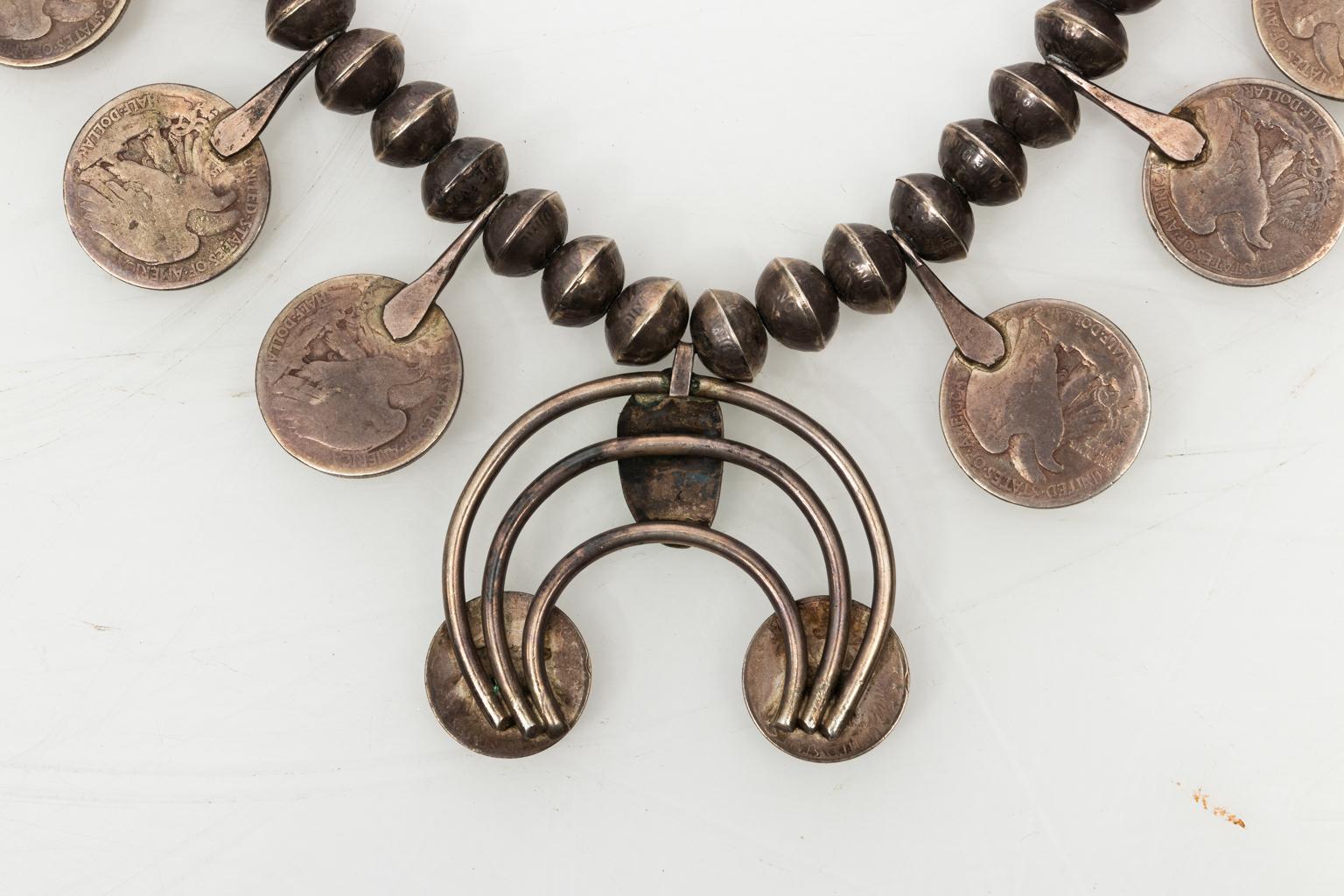 Native American Silver Coin Squash Blossom Halskette:: ca. 1930er Jahre 1