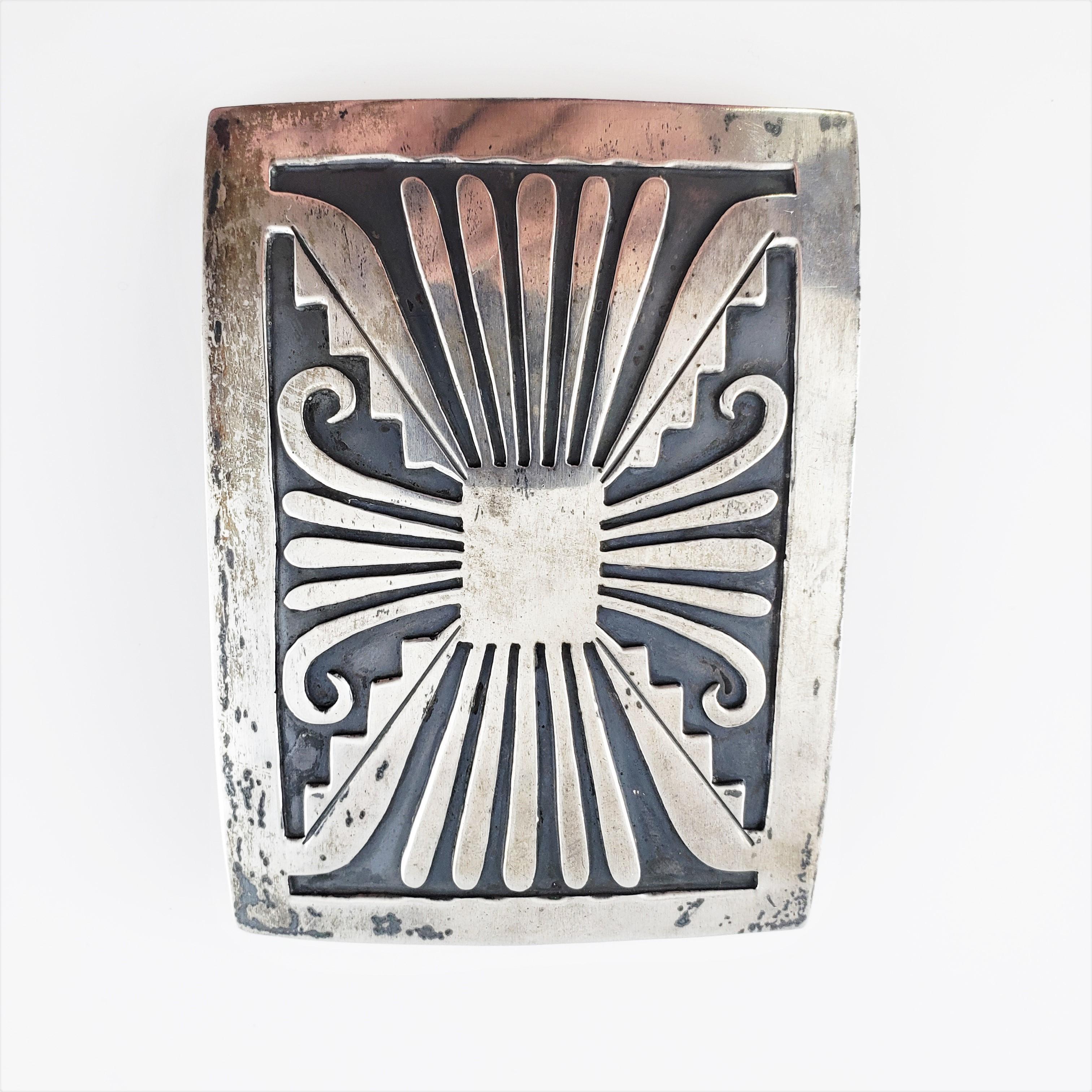 Vintage Native American Silver Overlay Large Belt Buckle-

This beautifully detailed belt buckle features a lovely overlay design.

Belt Opening: 2 1/8 inches

Size: 3 7/8 inches x 2 3/4 inches

Weight: 50.8 dwt./ 78 g.

Silver purity unknown.