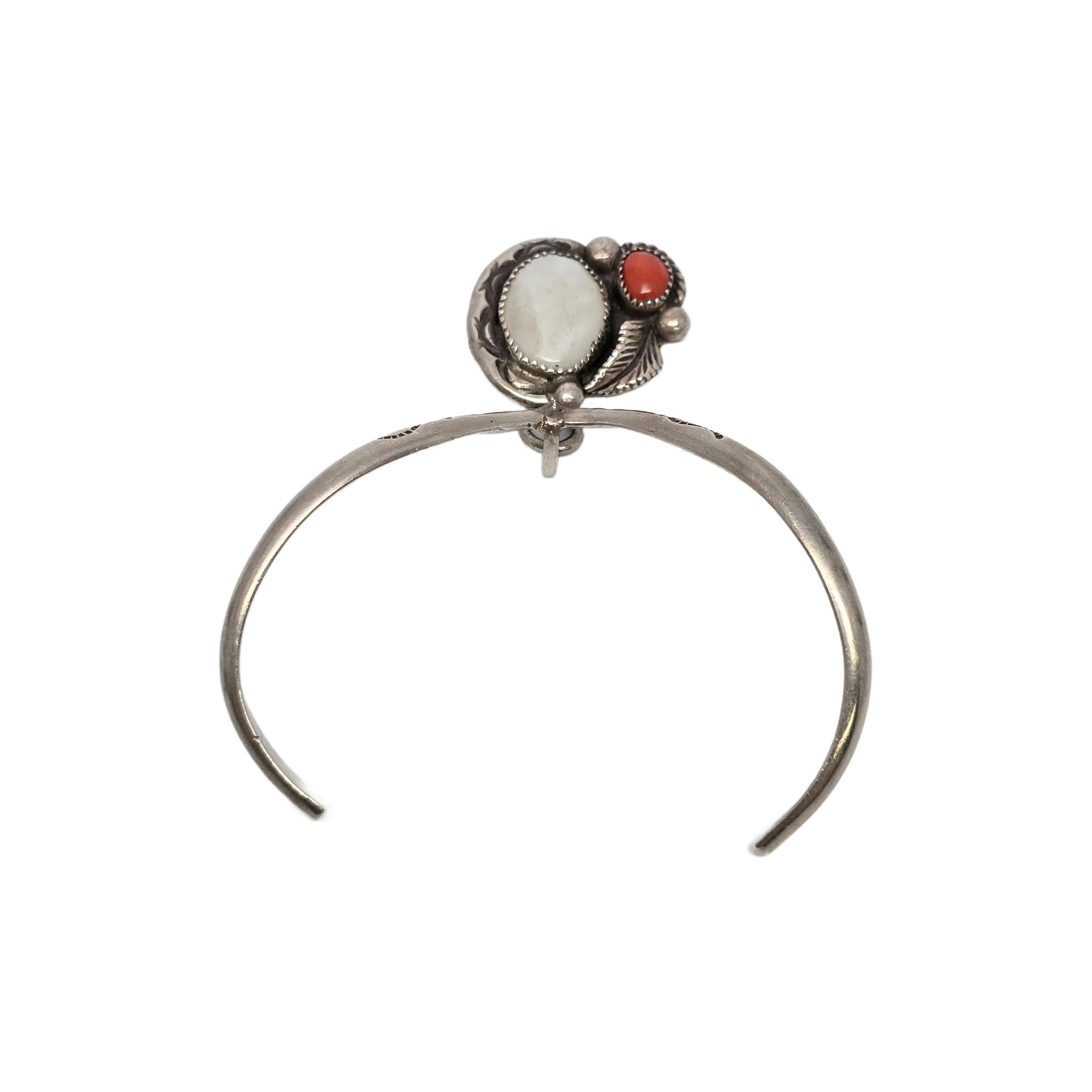 Bracciale a V d'argento dei nativi americani con pendaglio #19878 in vendita 1