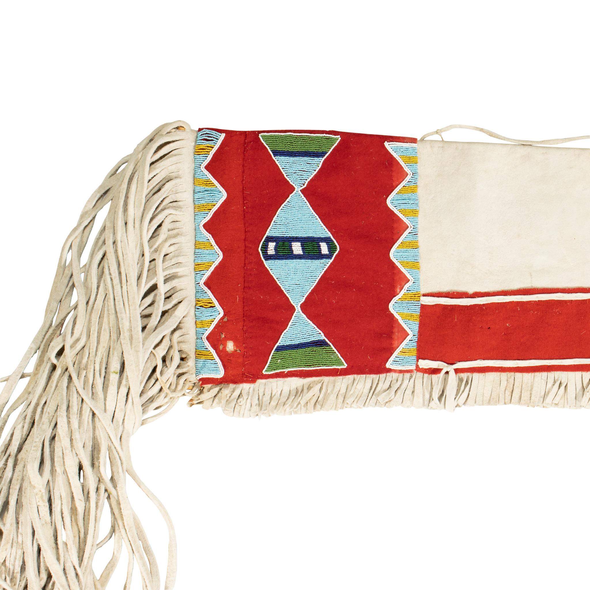 Native American Sioux Beaded Saddle Throw In Good Condition For Sale In Coeur d'Alene, ID