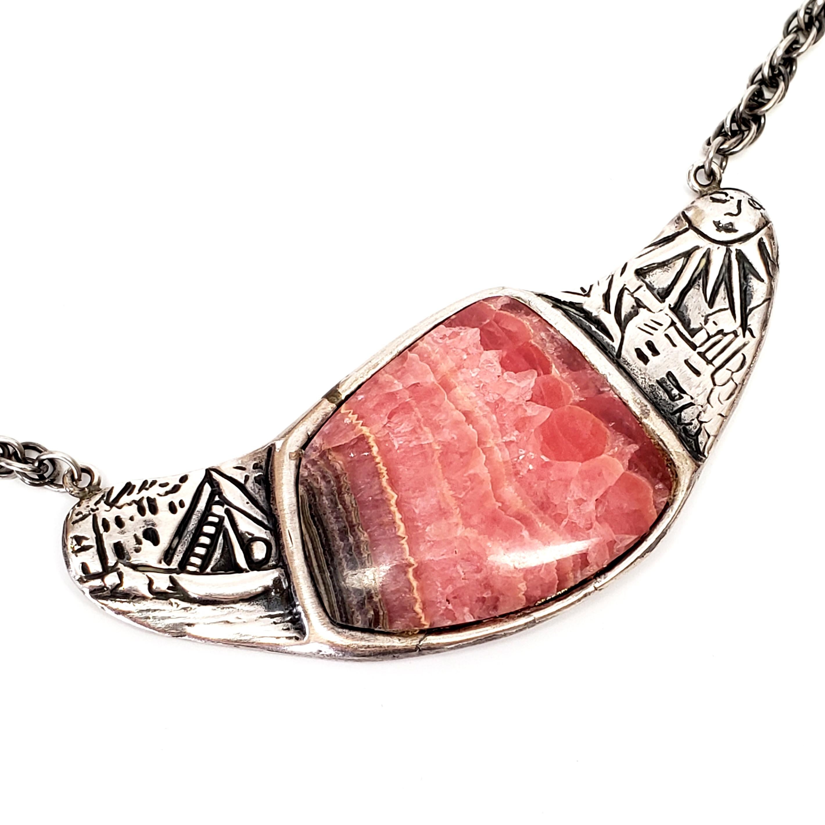 Donna Collana con rodochrosite rosa a tema Pueblo in stile Southwest in argento sterling in vendita