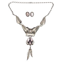 Ensemble collier et boucles d'oreilles amérindiennes en argent sterling rose avec plumes de coquillage n° 16498