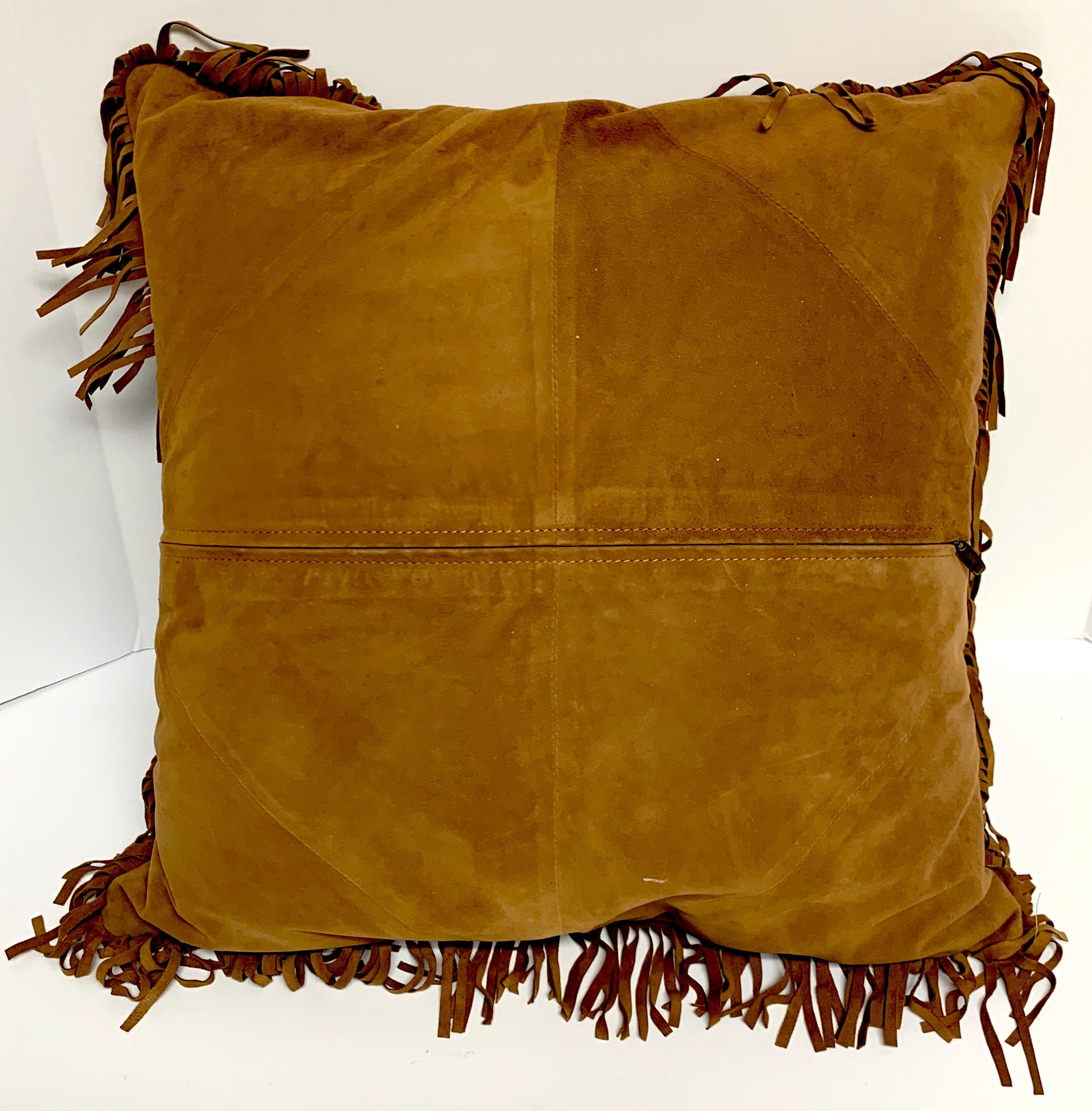 Coussin en daim de style amérindien avec perles de verre turquoise en vente 2