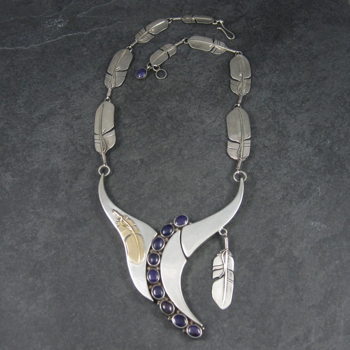 Native American Sugilite-Feder-Halskette Wilbert Cora Vandever (Indigene Kunst (Nord-/Südamerika)) im Angebot