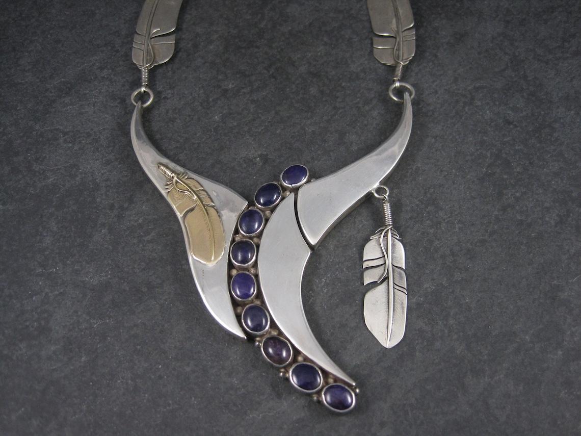 Native American Sugilite-Feder-Halskette Wilbert Cora Vandever für Damen oder Herren im Angebot