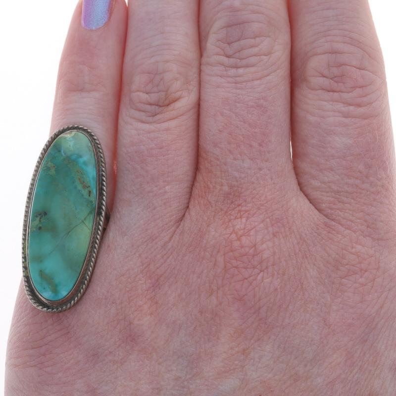 Taille ovale Bague cocktail solitaire en turquoise d'Amérique du Nord - Sterling 925 Oval Cab SZ 4 en vente