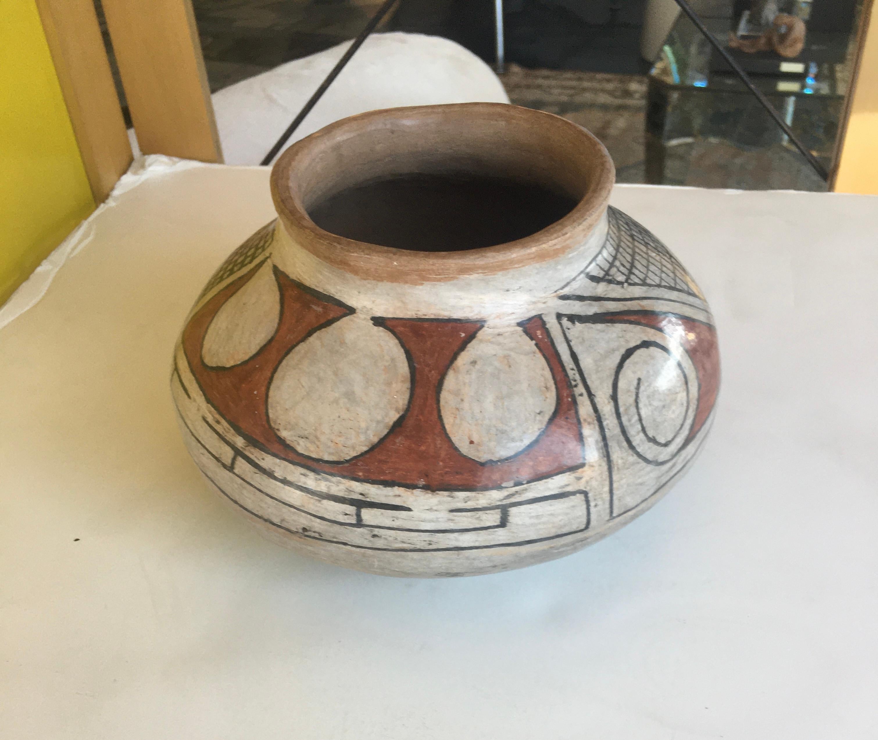 Handgefertigte Vase der amerikanischen Ureinwohner, 1930er Jahre.