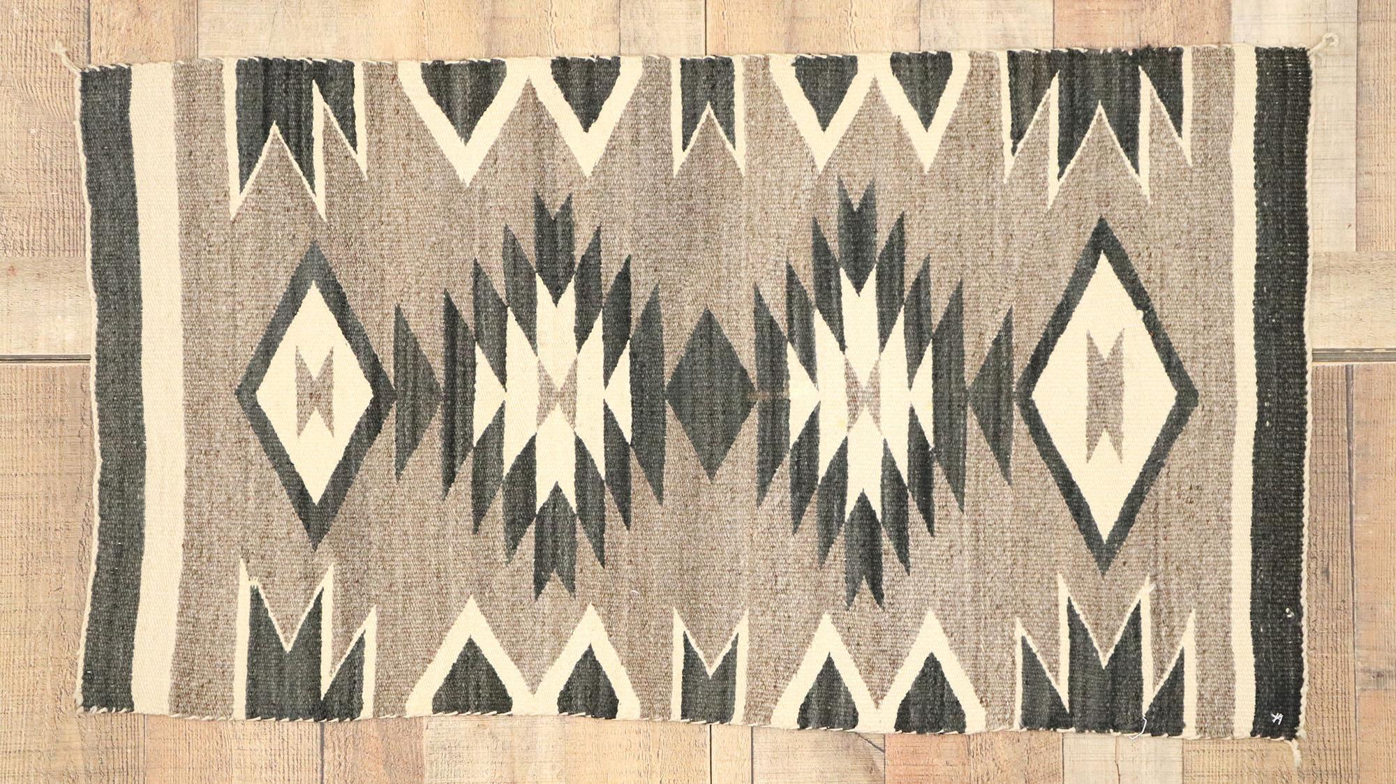 Native American Vintage Kilim Rug with with Navajo Two Grey Hills Style In Good Condition In Dallas, TX