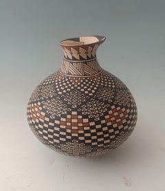 Native American Vintage Mata Ortiz Fine Geometric design pottery pot