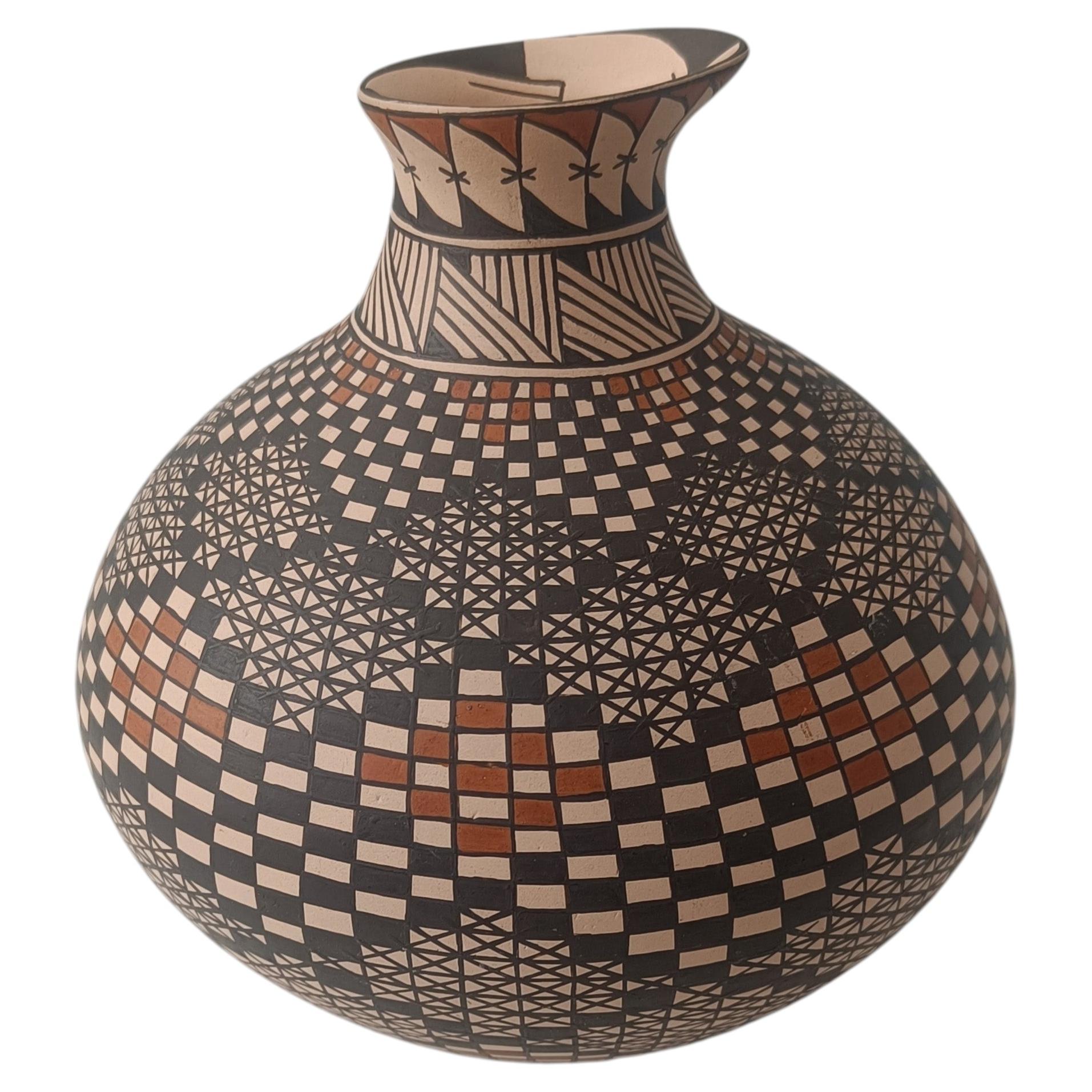 Native American Vintage Mata Ortiz Fine Geometric design pottery pot