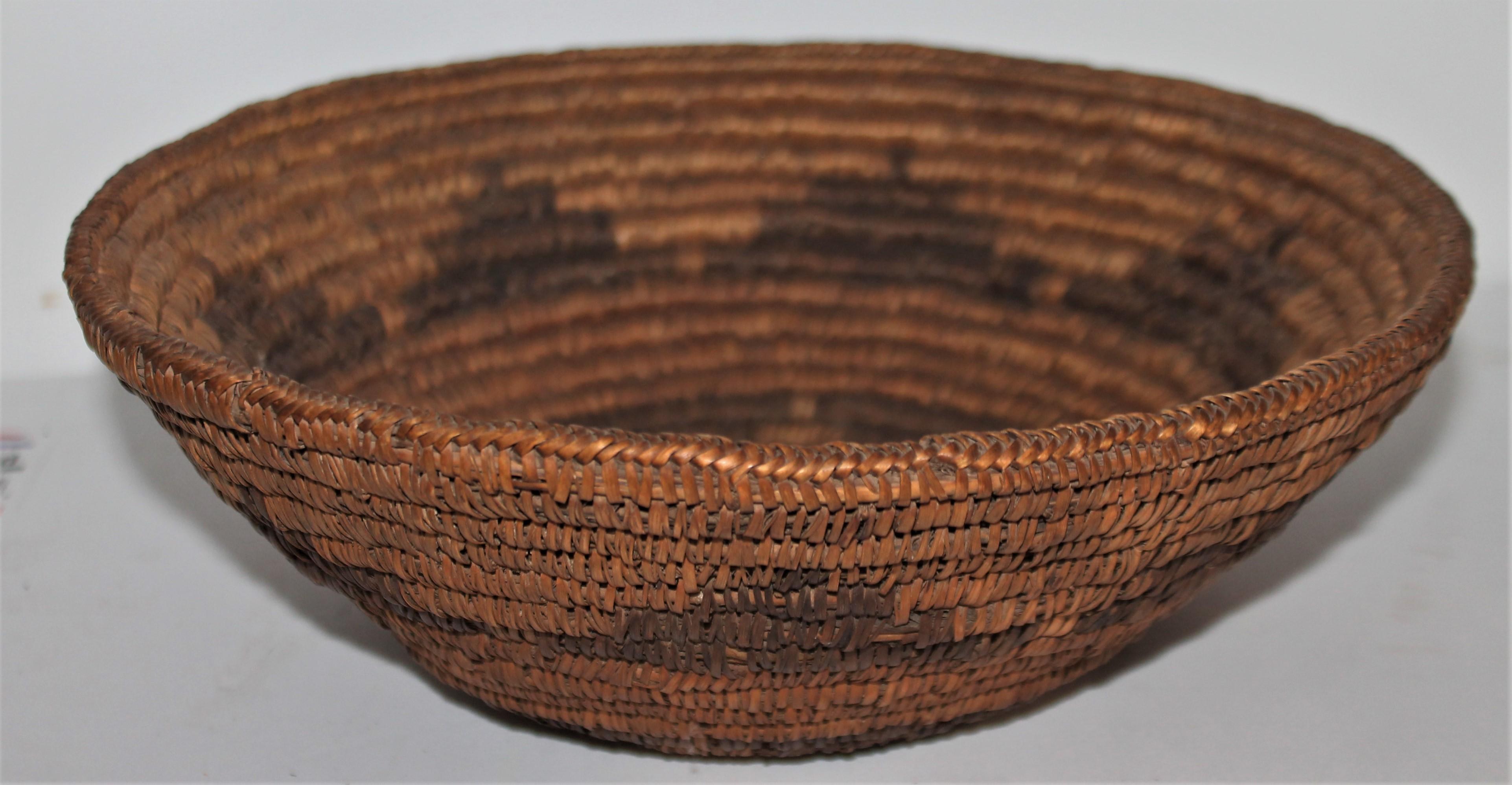 Cesta de nativo americano Washo en muy buen estado. Gran forma y pátina.