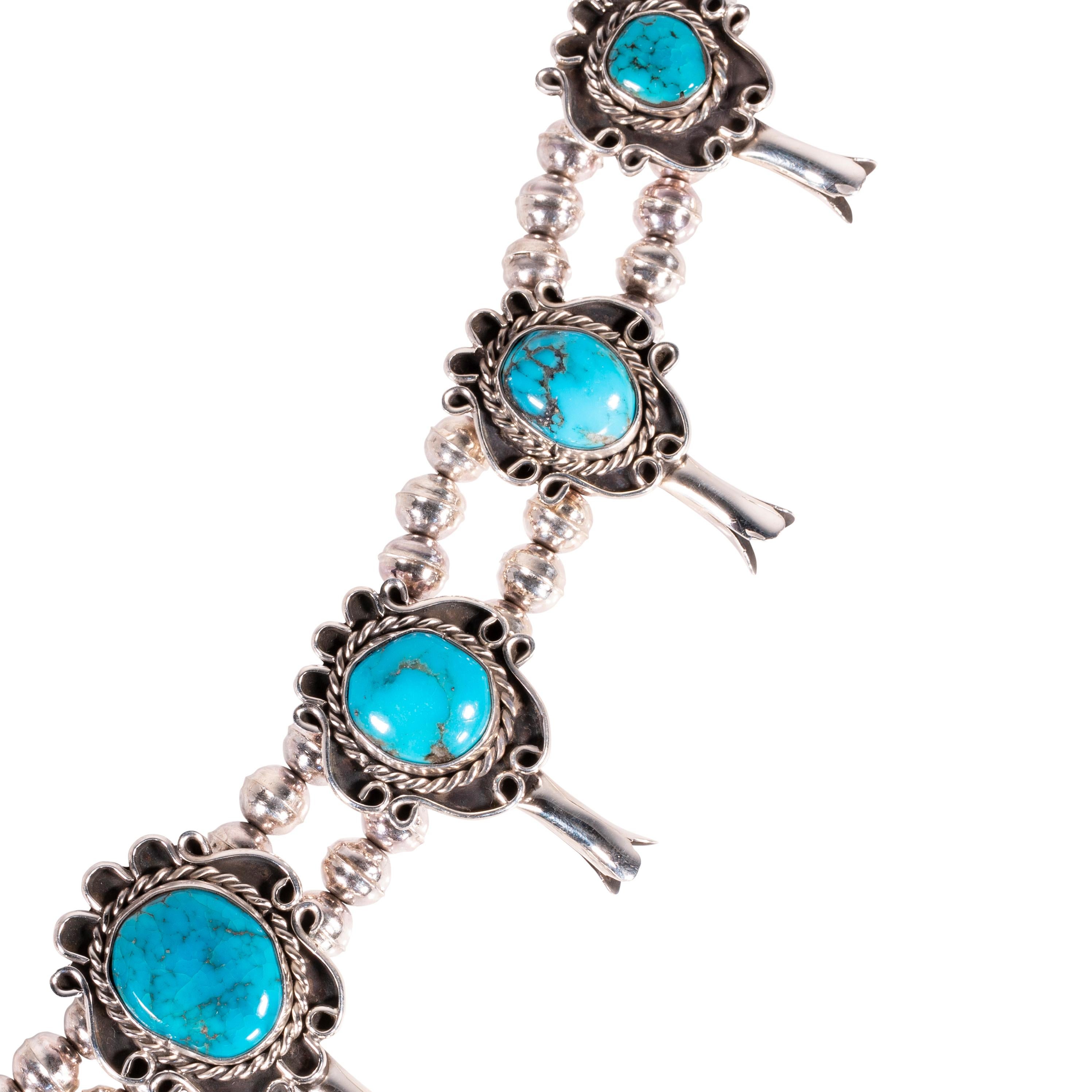 da uomo o donna Collana con turchese nativo di Bisbee e fiori di zucca in argento sterling in vendita