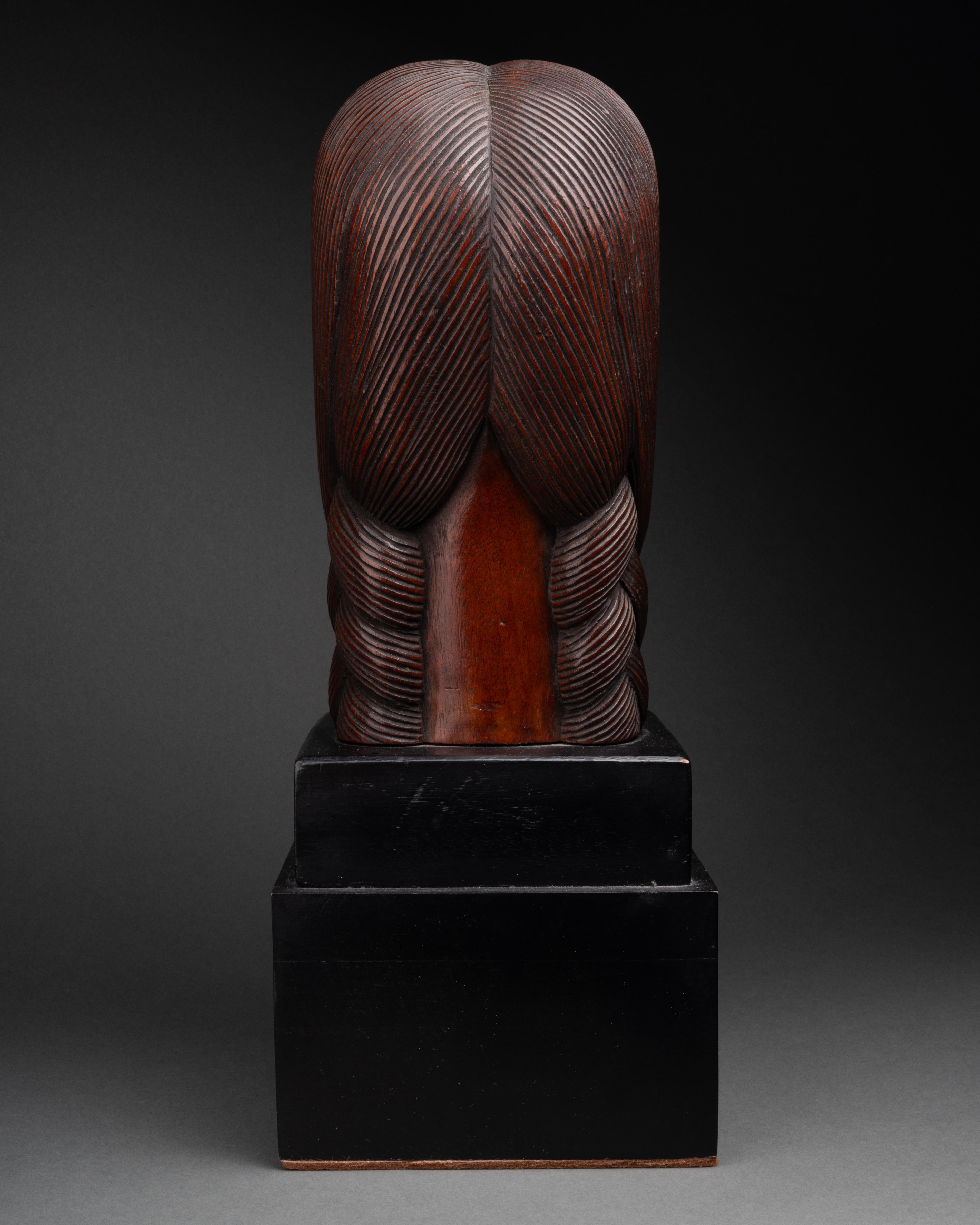Native indian-American bust hand-carved in wood, CIrca 1930 In Good Condition For Sale In SAINT-OUEN-SUR-SEINE, FR