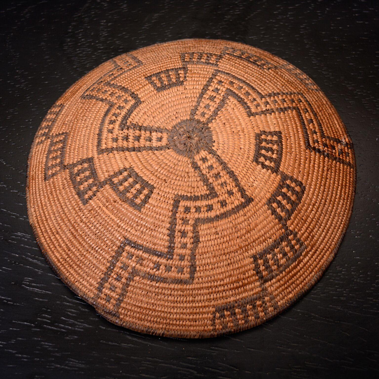 Native Indian Art Pomo Collectible Coiled Degikup Basket In Good Condition In Chula Vista, CA