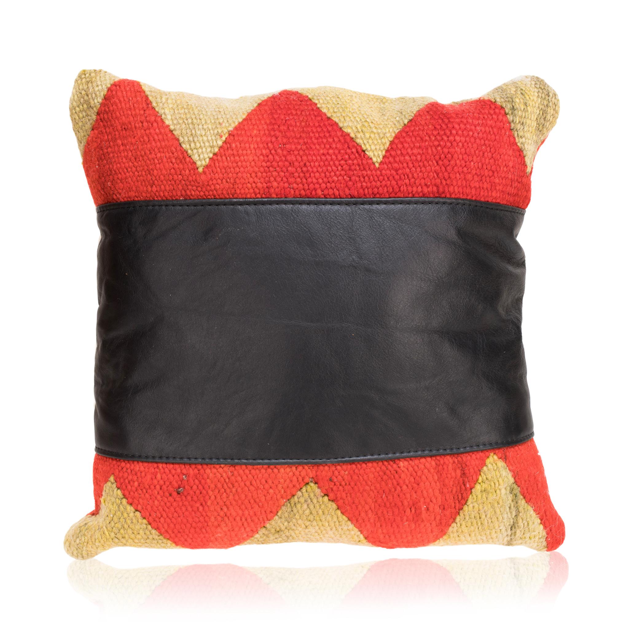 Native Lodge Pillow In New Condition For Sale In Coeur d'Alene, ID