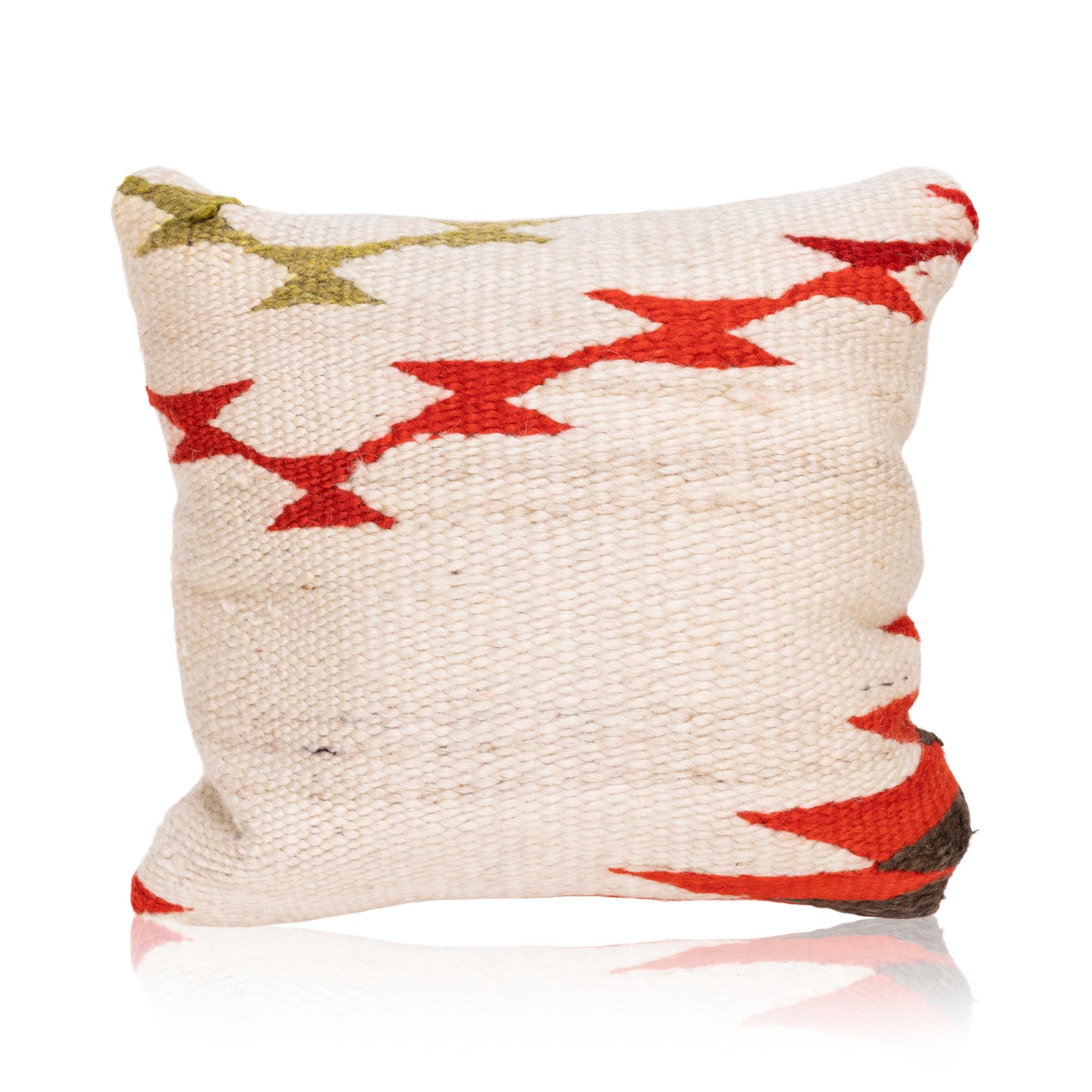 Native Lodge Pillow In New Condition For Sale In Coeur d'Alene, ID