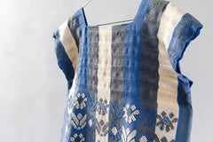 Chemisier tissé mexicain amérindien du Chiapas pour décoration murale Huipil Blue