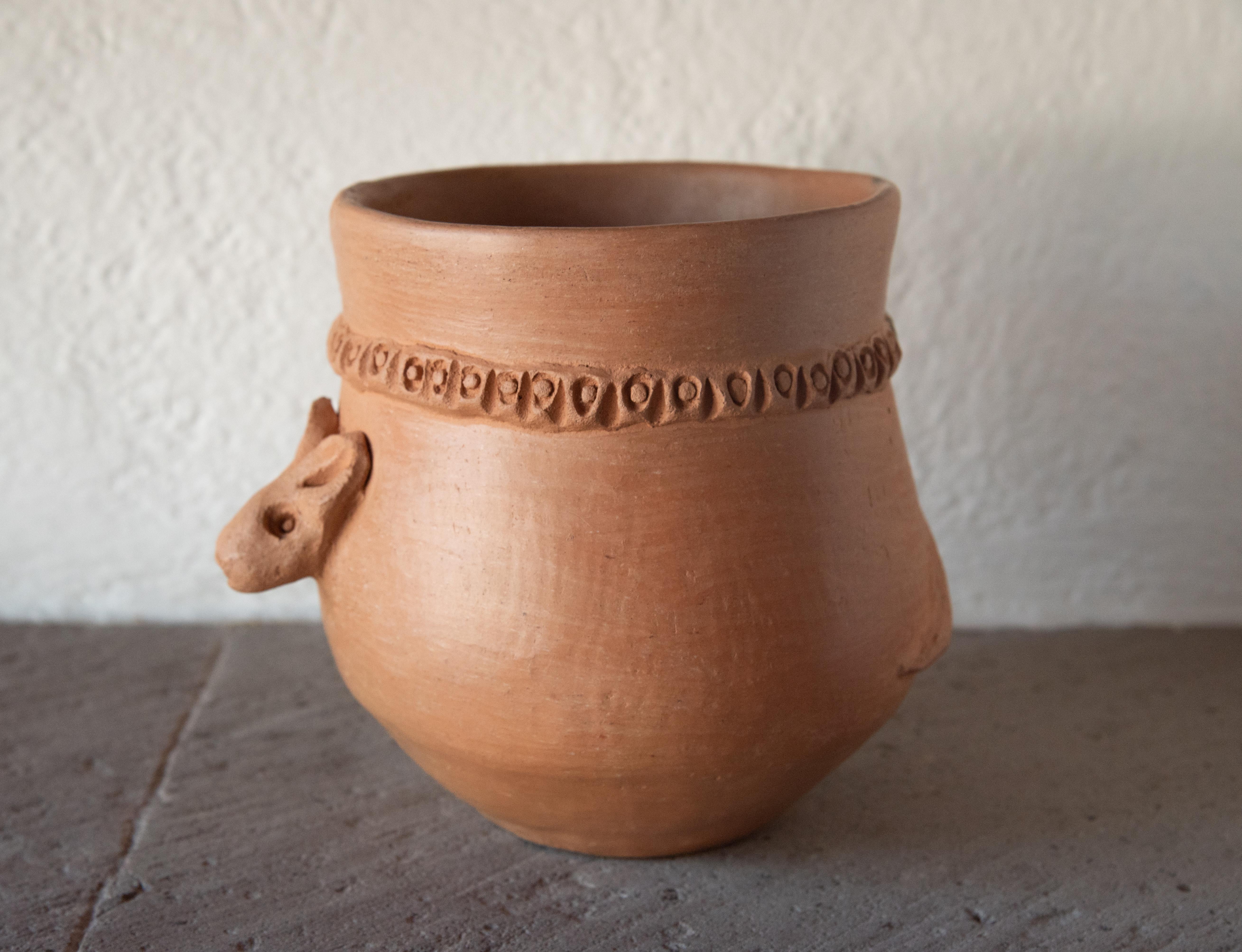 Native mexikanische Keramik Ton Topf Gefäß Oaxaca Terracota Volkskunst Maus Kopf Schwanz (21. Jahrhundert und zeitgenössisch)
