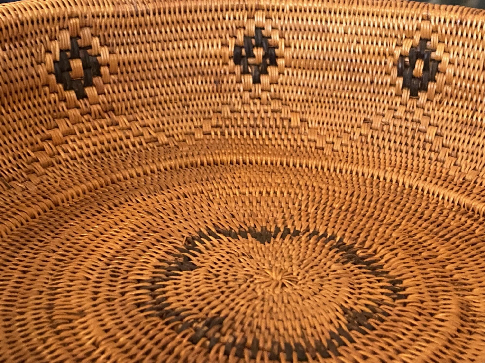 Native North American Indian Indigenous Southwest Navajo or Yokuts Woven Basket For Sale 6