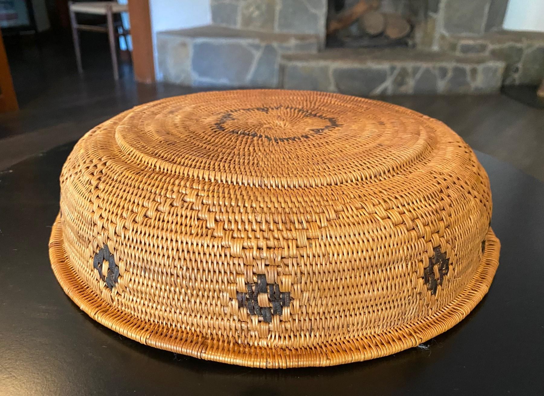 Native North American Indian Indigenous Southwest Navajo or Yokuts Woven Basket For Sale 7