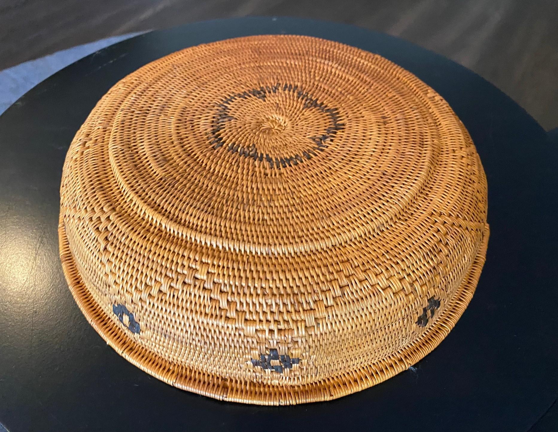 Native North American Indian Indigenous Southwest Navajo or Yokuts Woven Basket For Sale 8