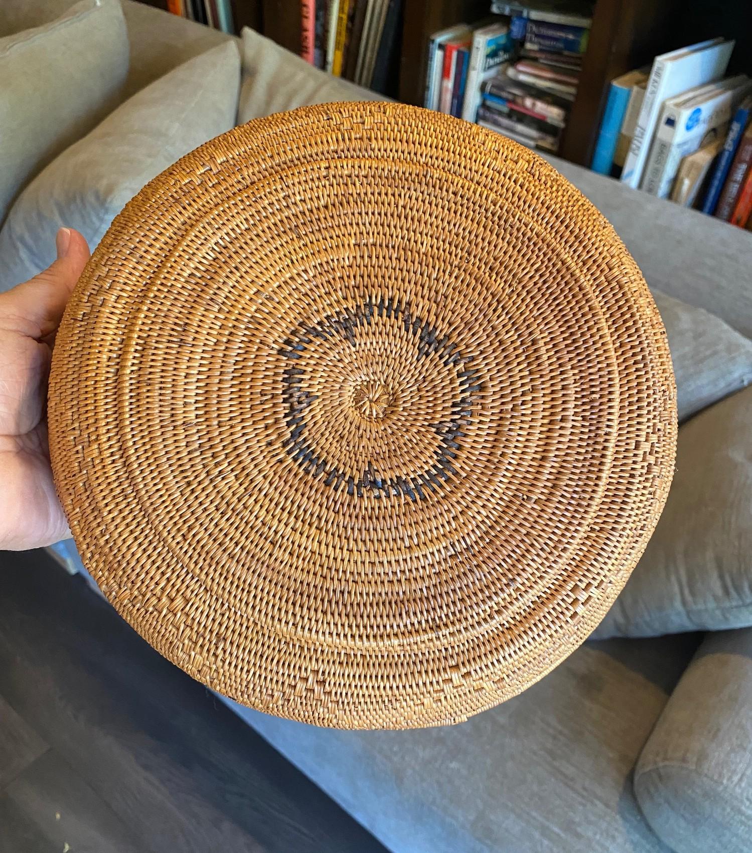 Native North American Indian Indigenous Southwest Navajo or Yokuts Woven Basket For Sale 11