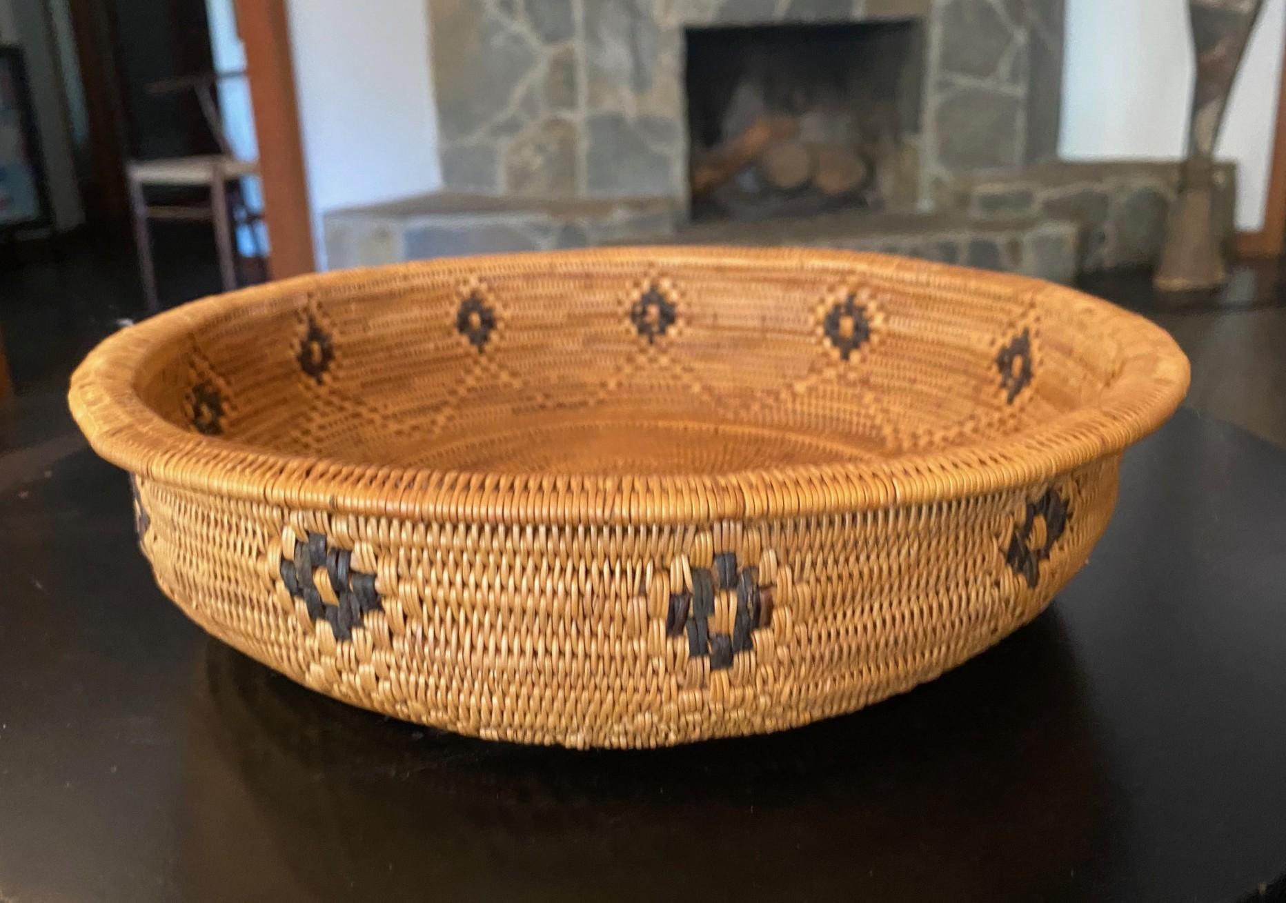 Native American Native North American Indian Indigenous Southwest Navajo or Yokuts Woven Basket For Sale