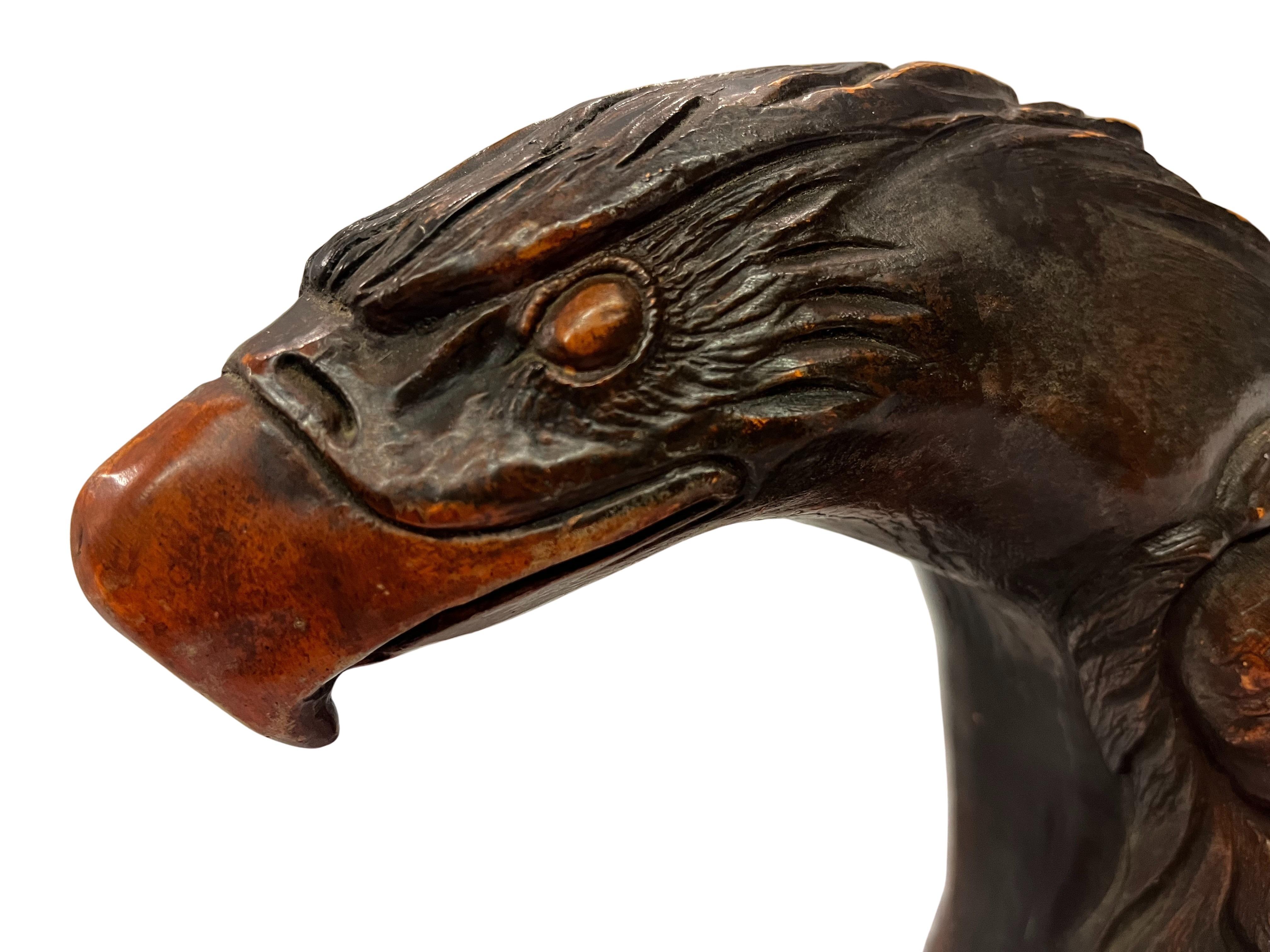 Una meravigliosa scultura in stione vergine realizzata dal rinomato artista indigeno Thomas B. Maracle dell'Ontario, Canada. L'incredibile oggetto è stato probabilmente creato negli anni '70 ed è firmato due volte.

Questa scultura rinascimentale