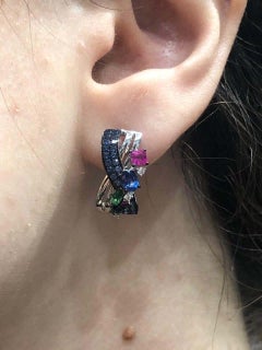 Natkina Boucles d'oreilles précieuses à levier en saphir bleu, rubis, tsavorite et diamants
