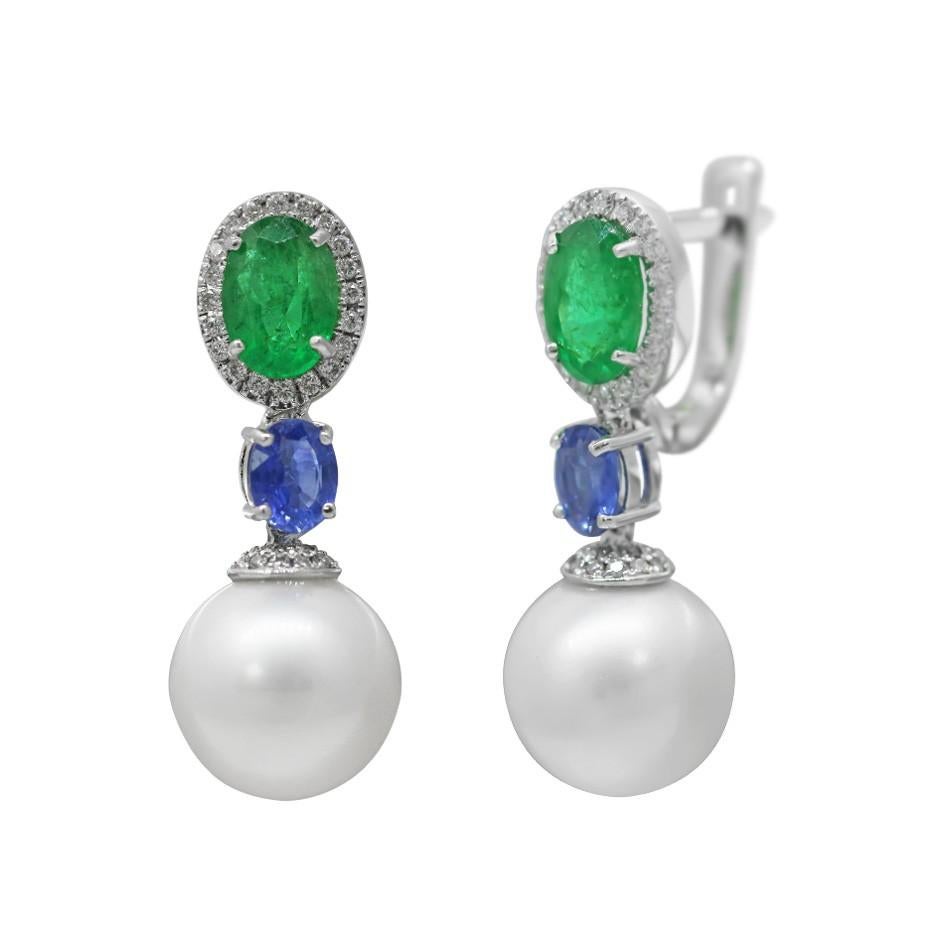 Taille ronde Rare Emerald Sapphire Tahiti Pearl Lever-Back Three-Stone Gold Earrings en vente