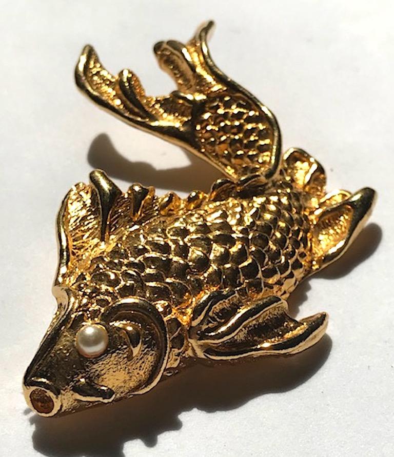Natori 1980s Large Gold Fish Brooch In Excellent Condition In New York, NY